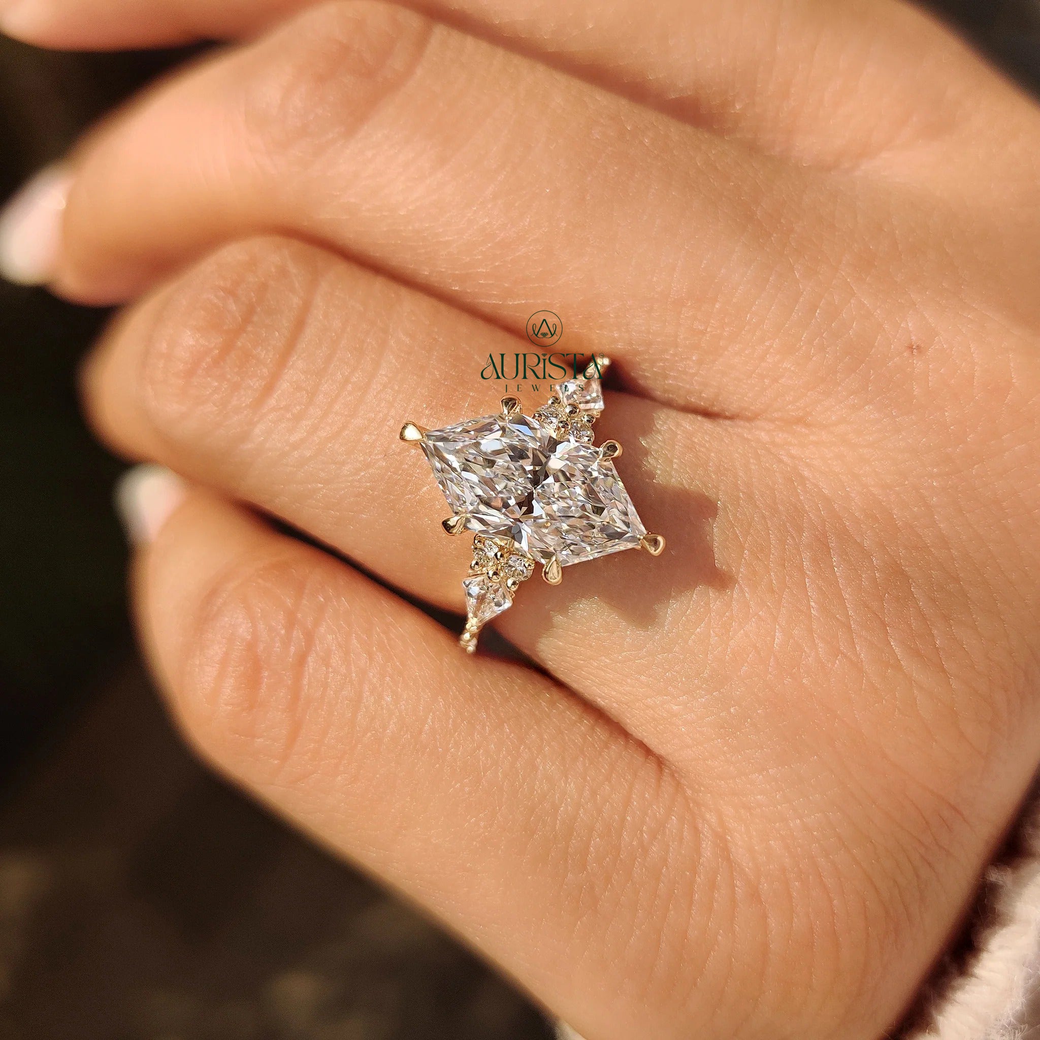 Golden Sparkle – Rich Elegance with Fine Shine