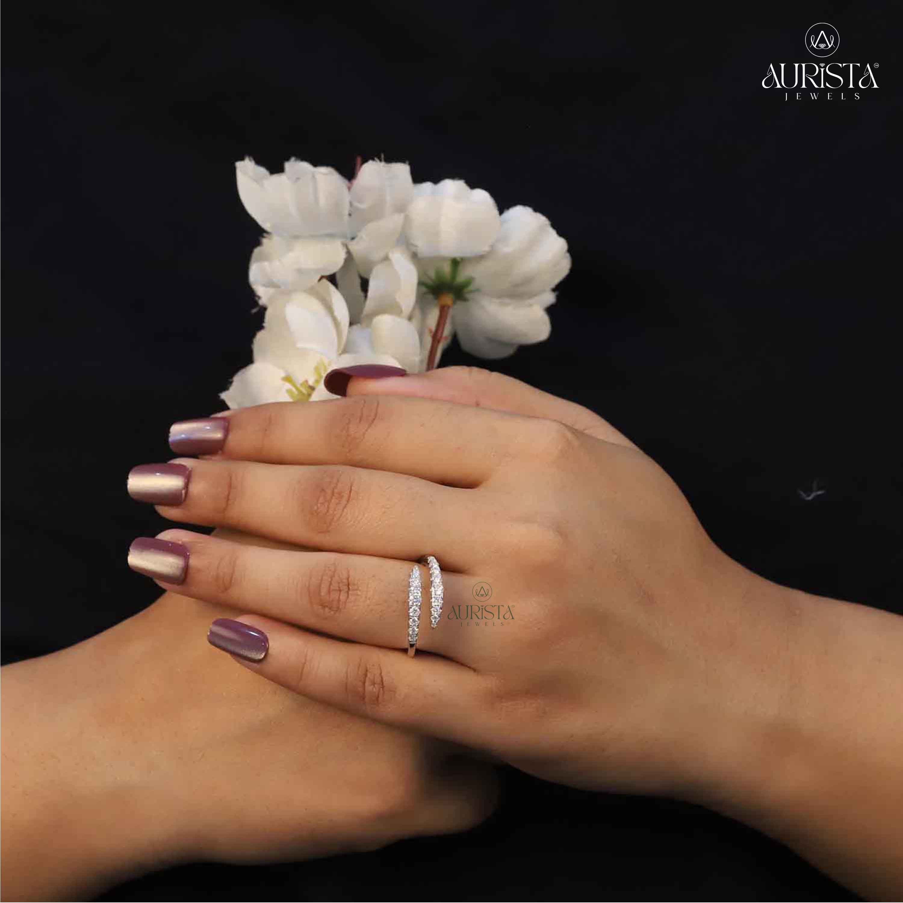 Exquisite Sparkle – White Gold Ring with Round Diamond