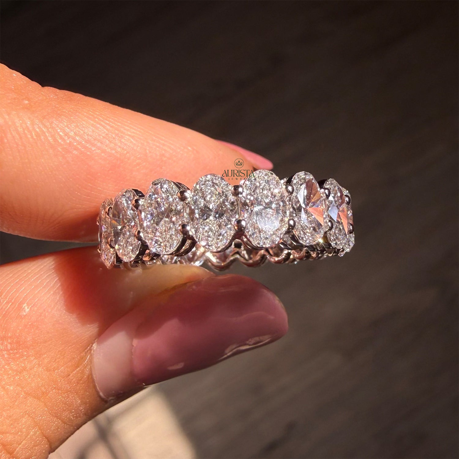 Glow of Eternity – White Gold Band with Oval-Cut Diamond