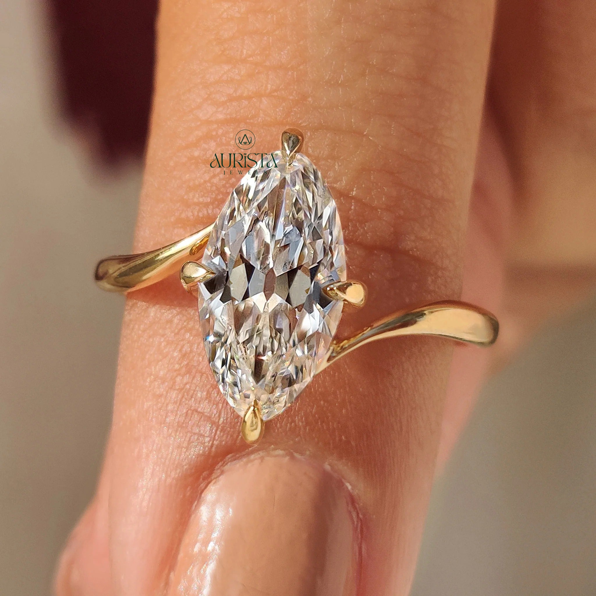 Pure Elegance Solitaire Ring with Bright Sparkle