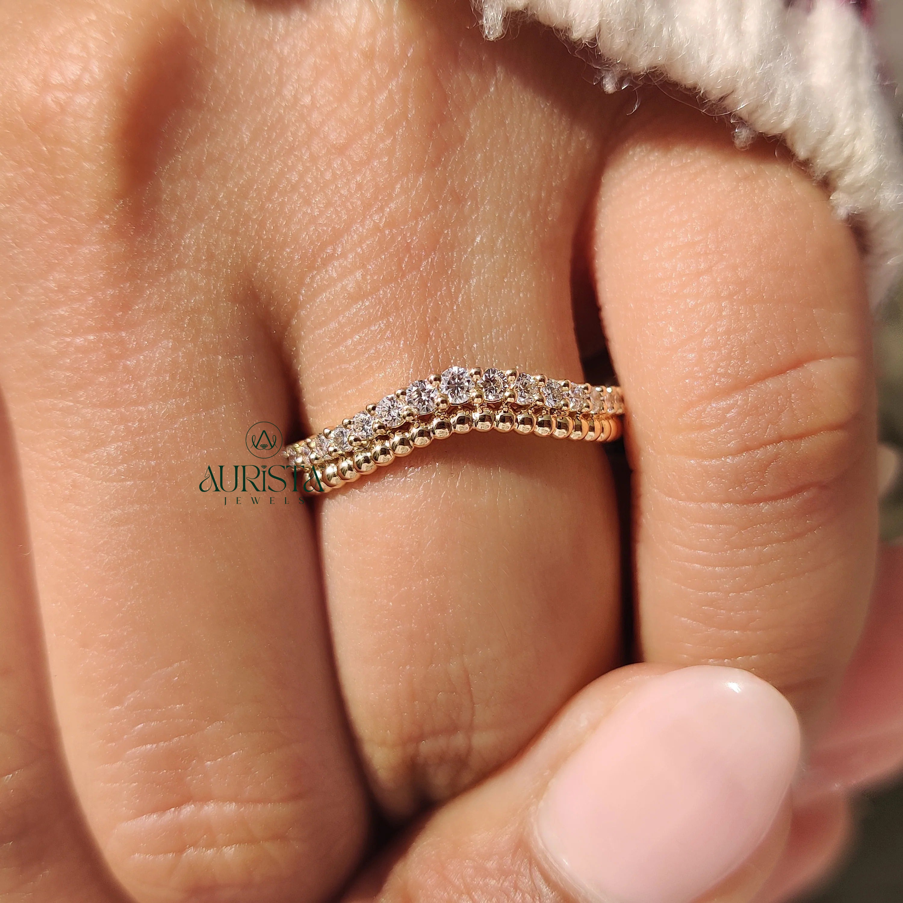 Golden Aura – Elegant Ring with Dazzling Diamond