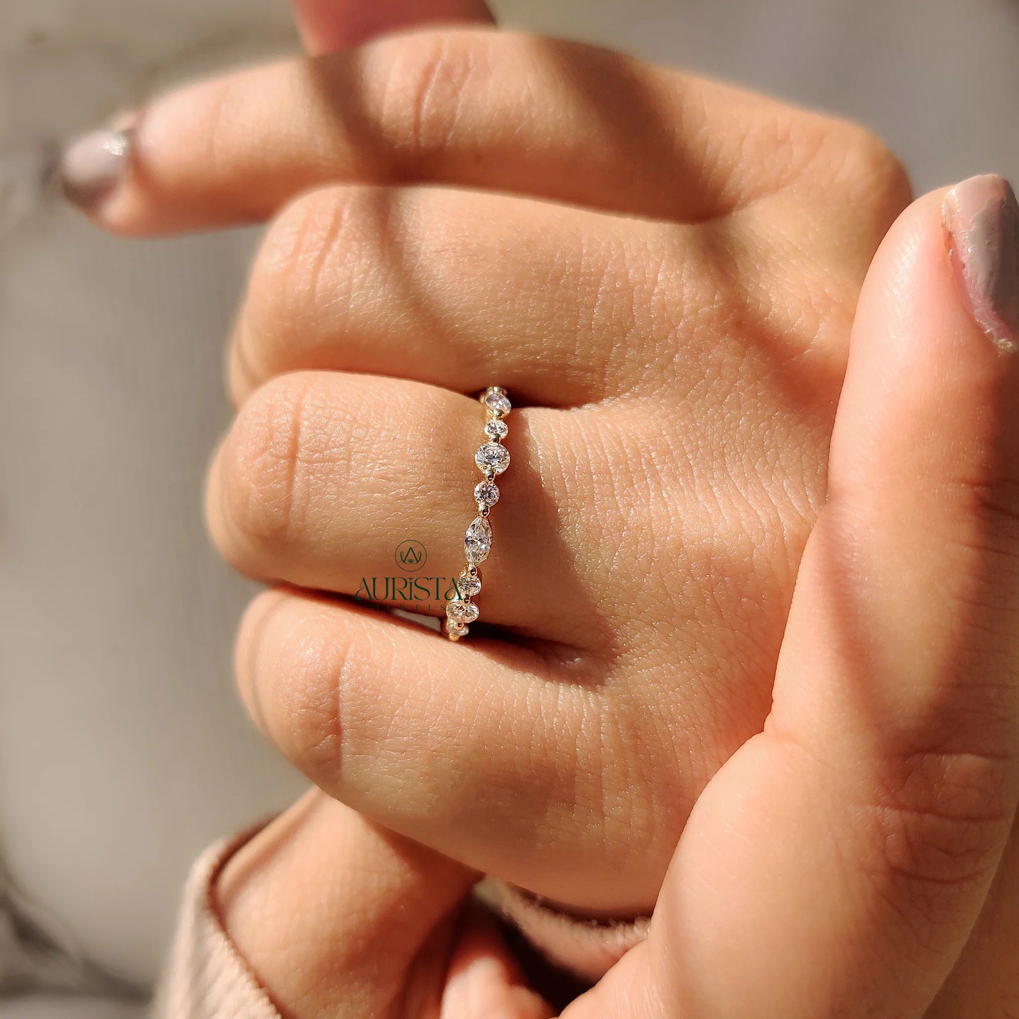 Bound in Glow – Premium Charm with Brilliant Spark