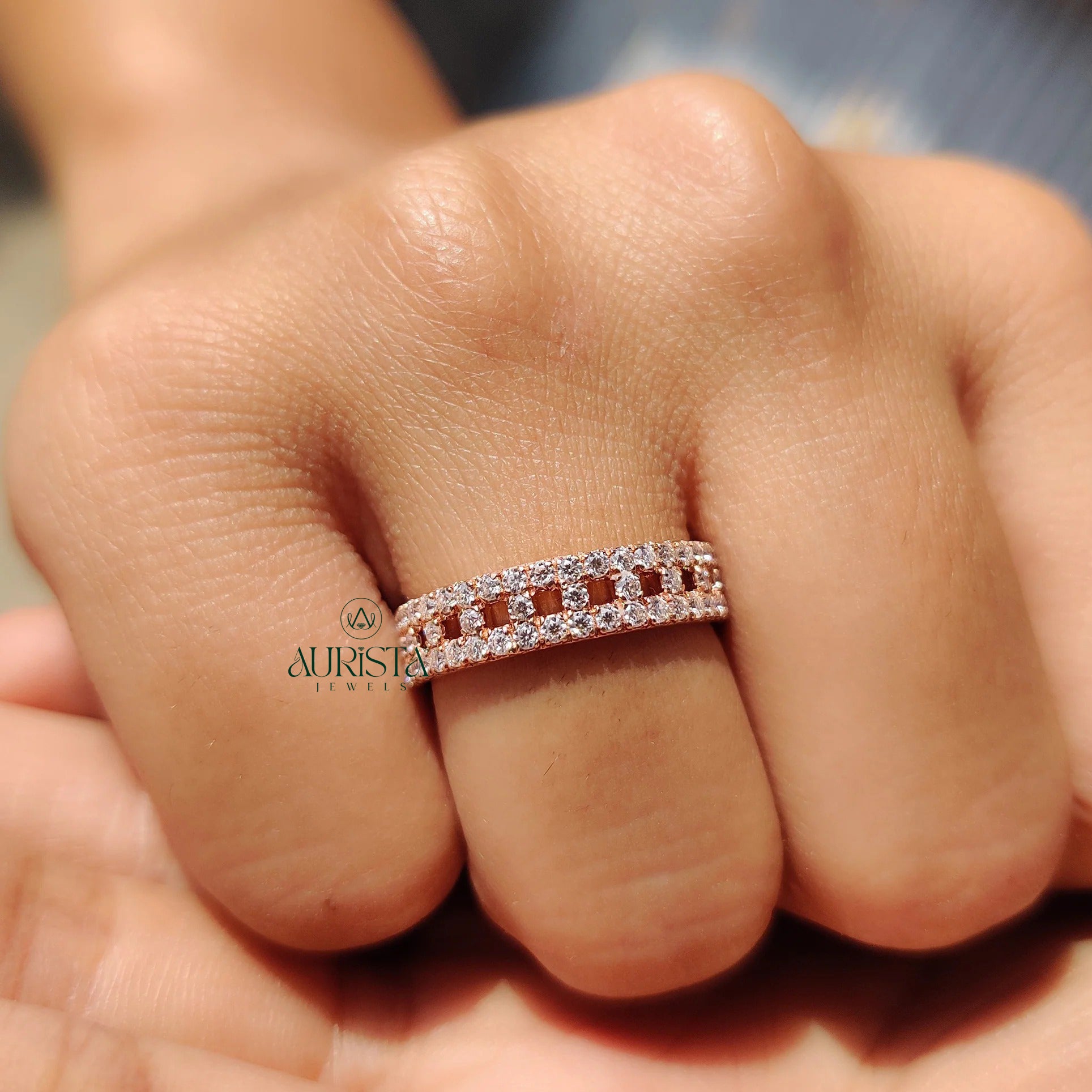 Bound in Glow – Premium Charm with Brilliant Spark