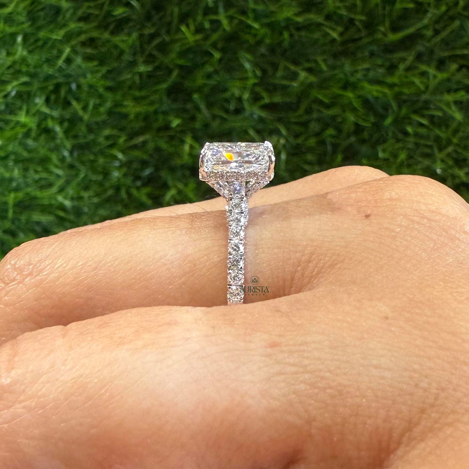 Golden Vows – Royal Ring with Brilliant Diamond