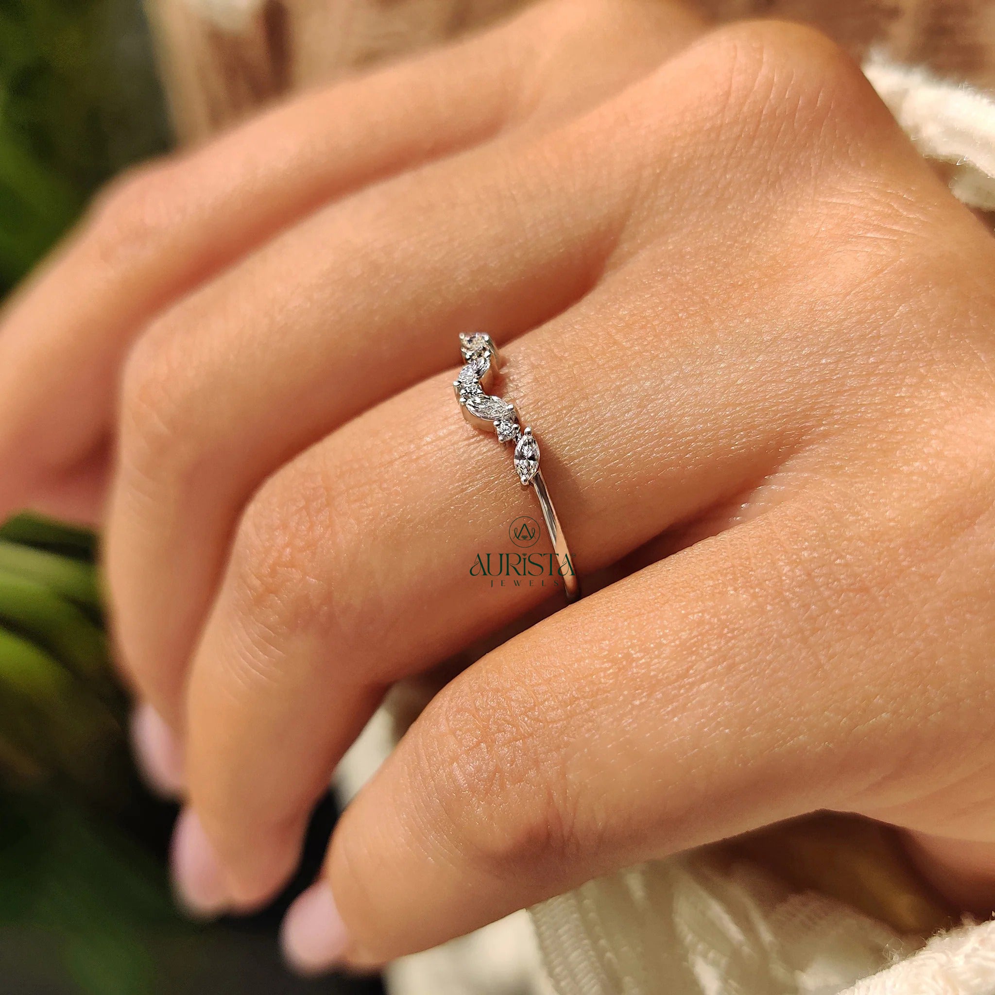 Forever Grace – Classic Ring with Sparkling Diamond