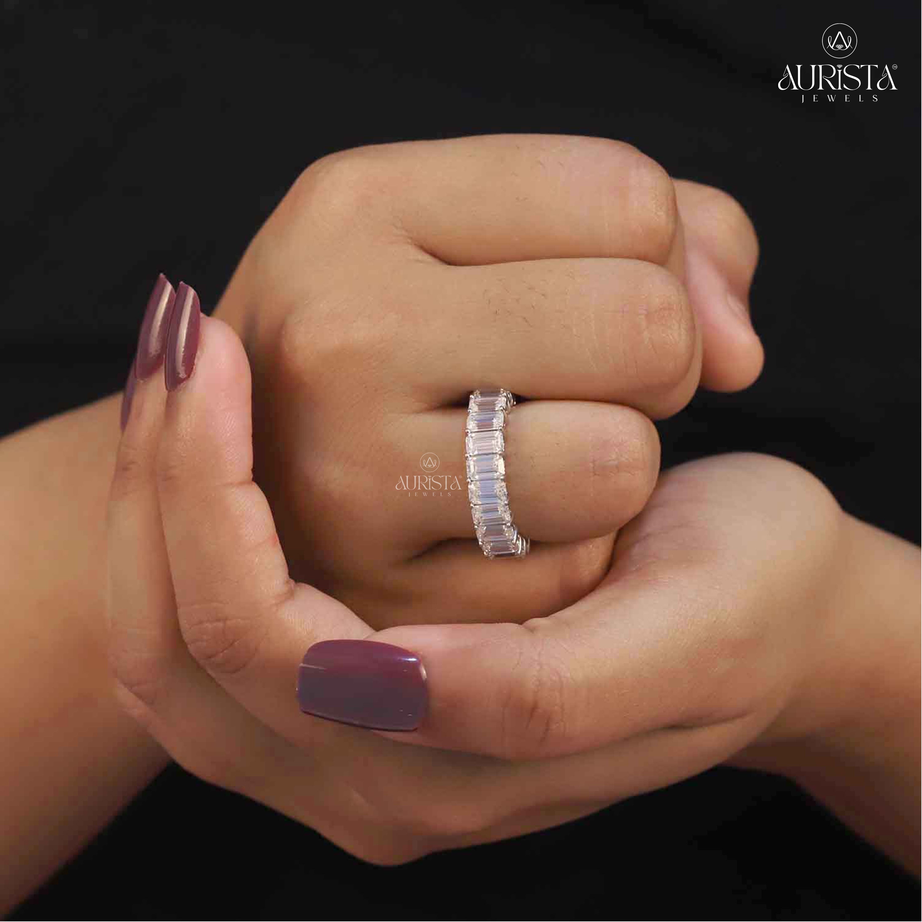 Forever Gleam – White Gold Band with Emerald Diamond