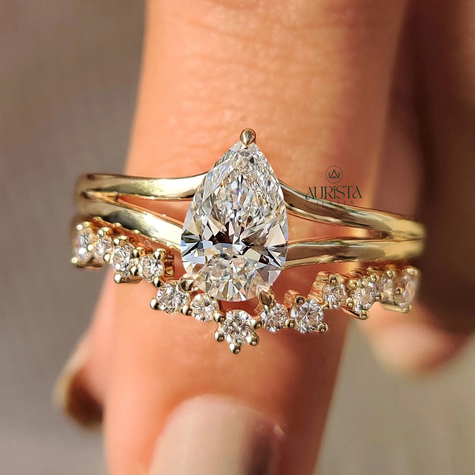 The Empress Pear: Hidden Halo Tiara Bridal Set