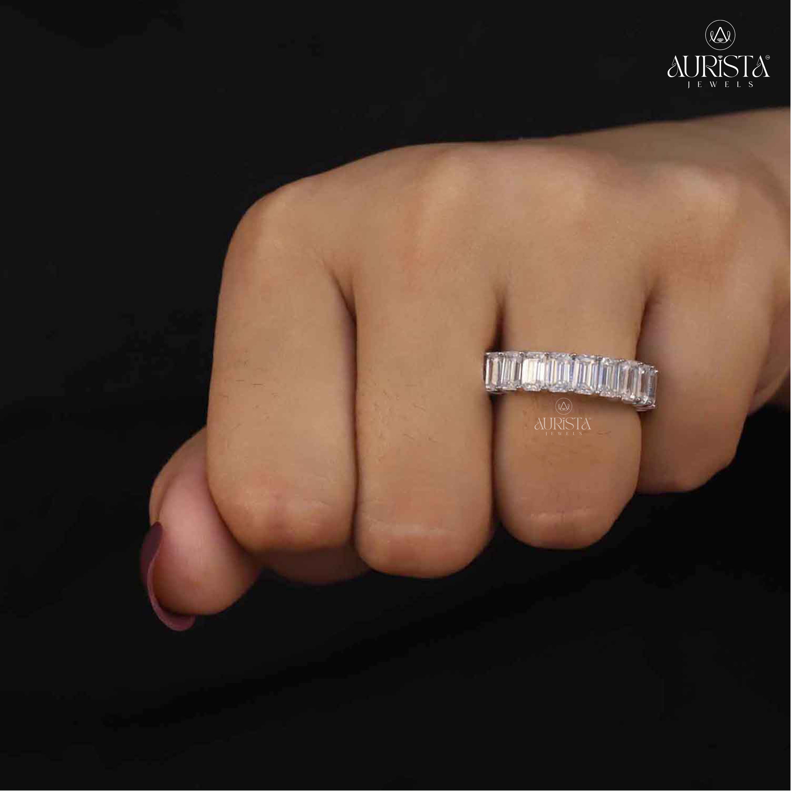 Forever Gleam – White Gold Band with Emerald Diamond