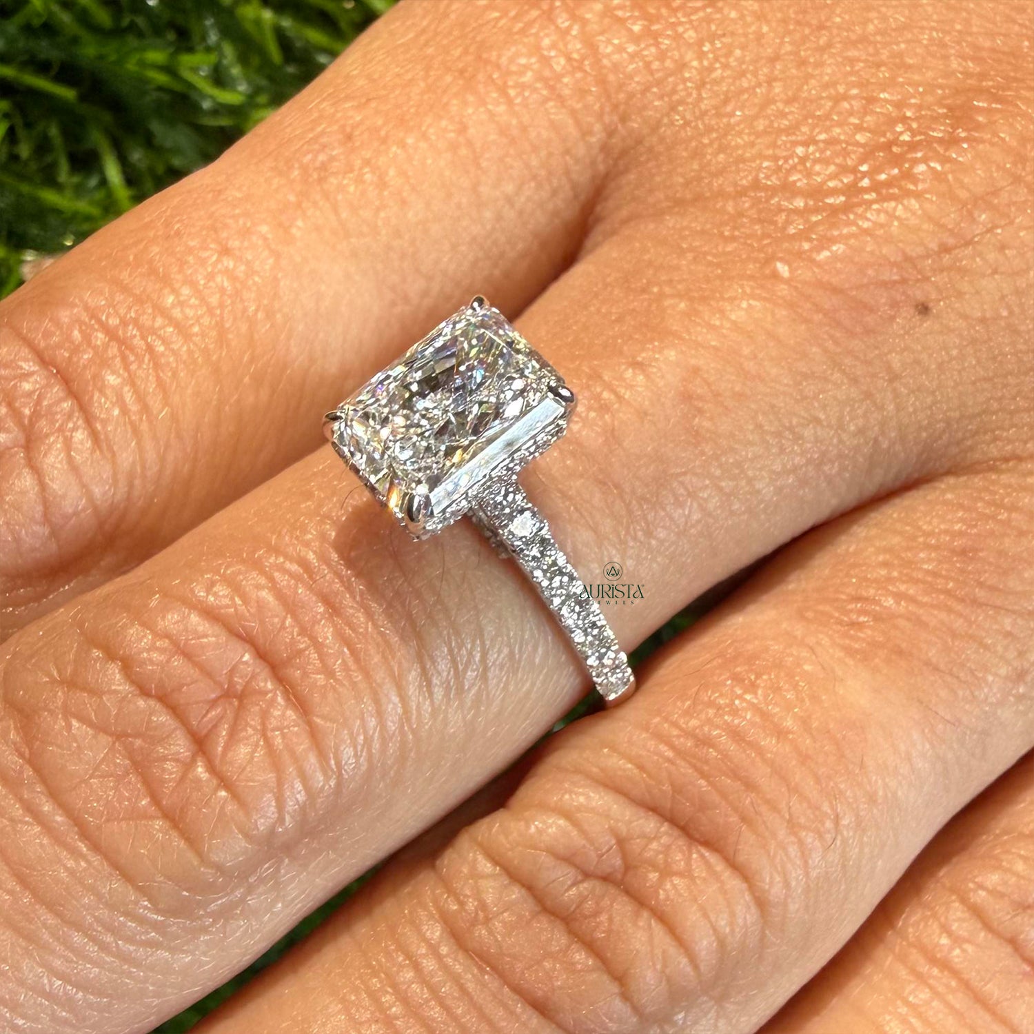 Golden Vows – Royal Ring with Brilliant Diamond