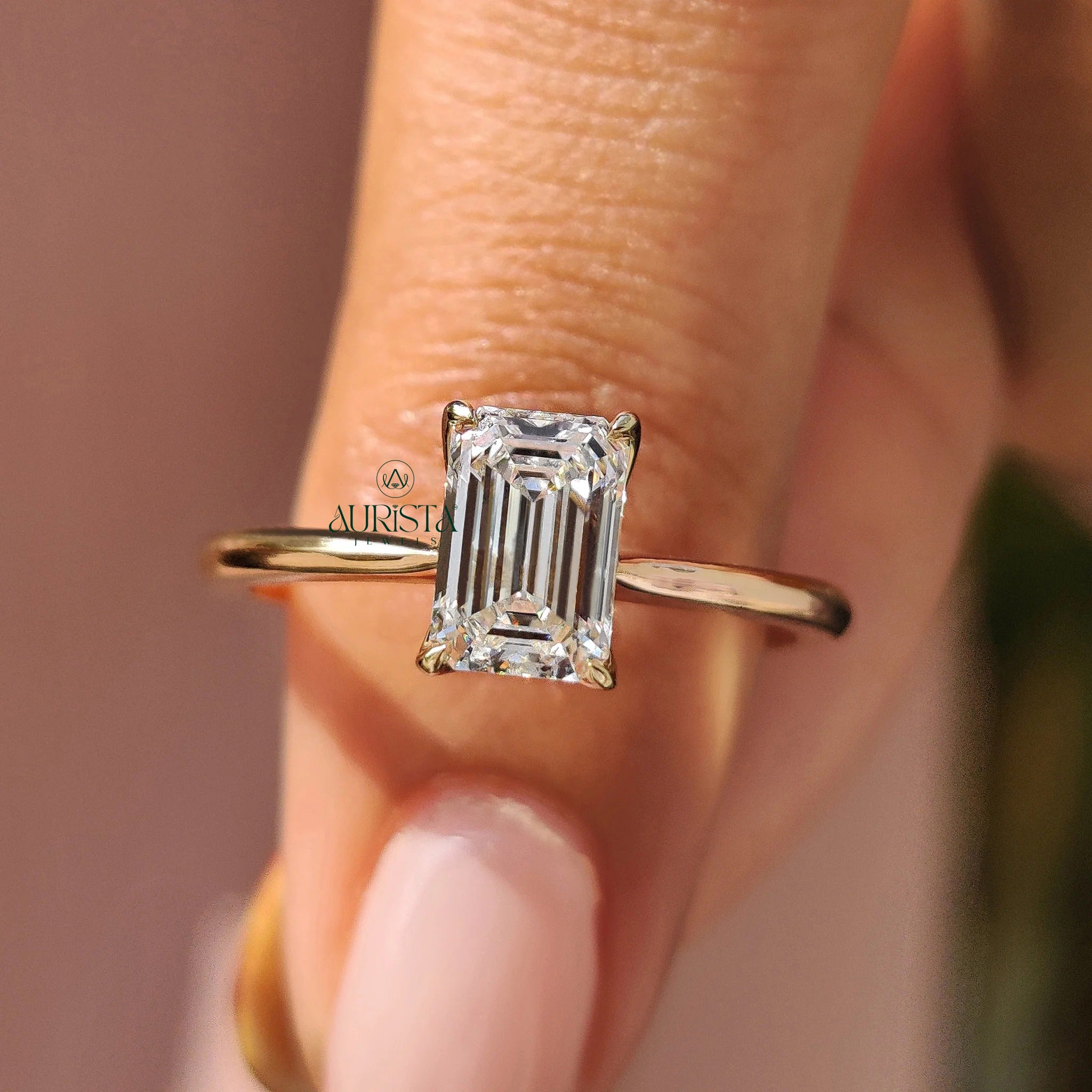 Brilliant Emerald Diamond Ring Crafted for Modern Luxury