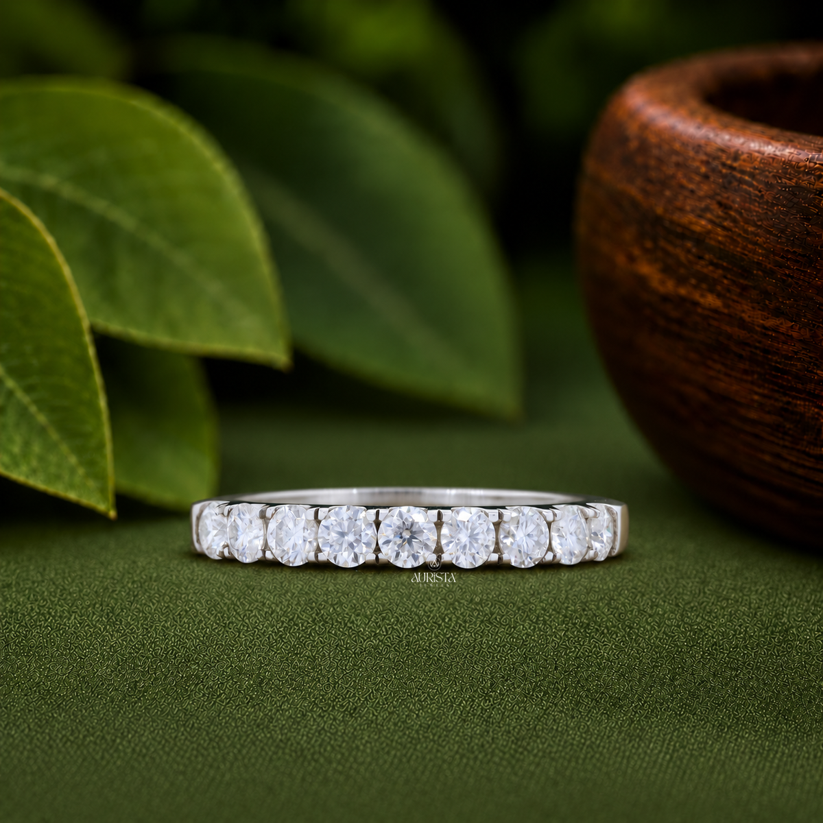Bound by Brilliance – White Gold Ring with Round Diamond