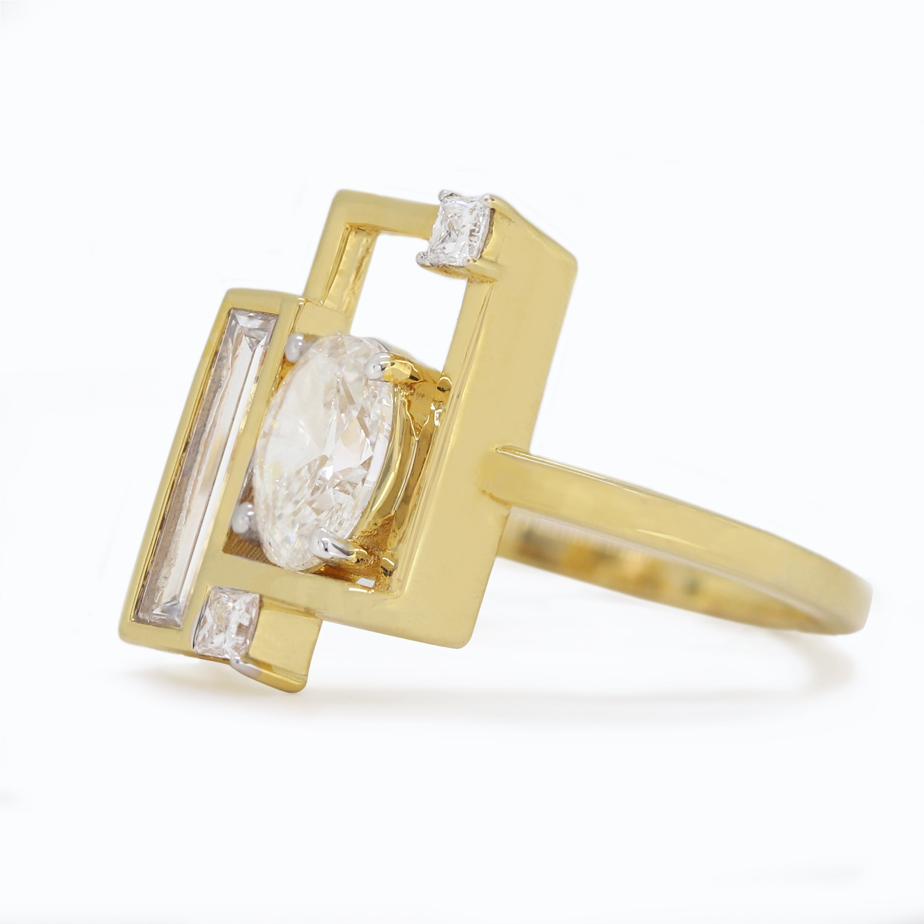 Timeless Promise – Yellow Gold Ring with MIx Diamond
