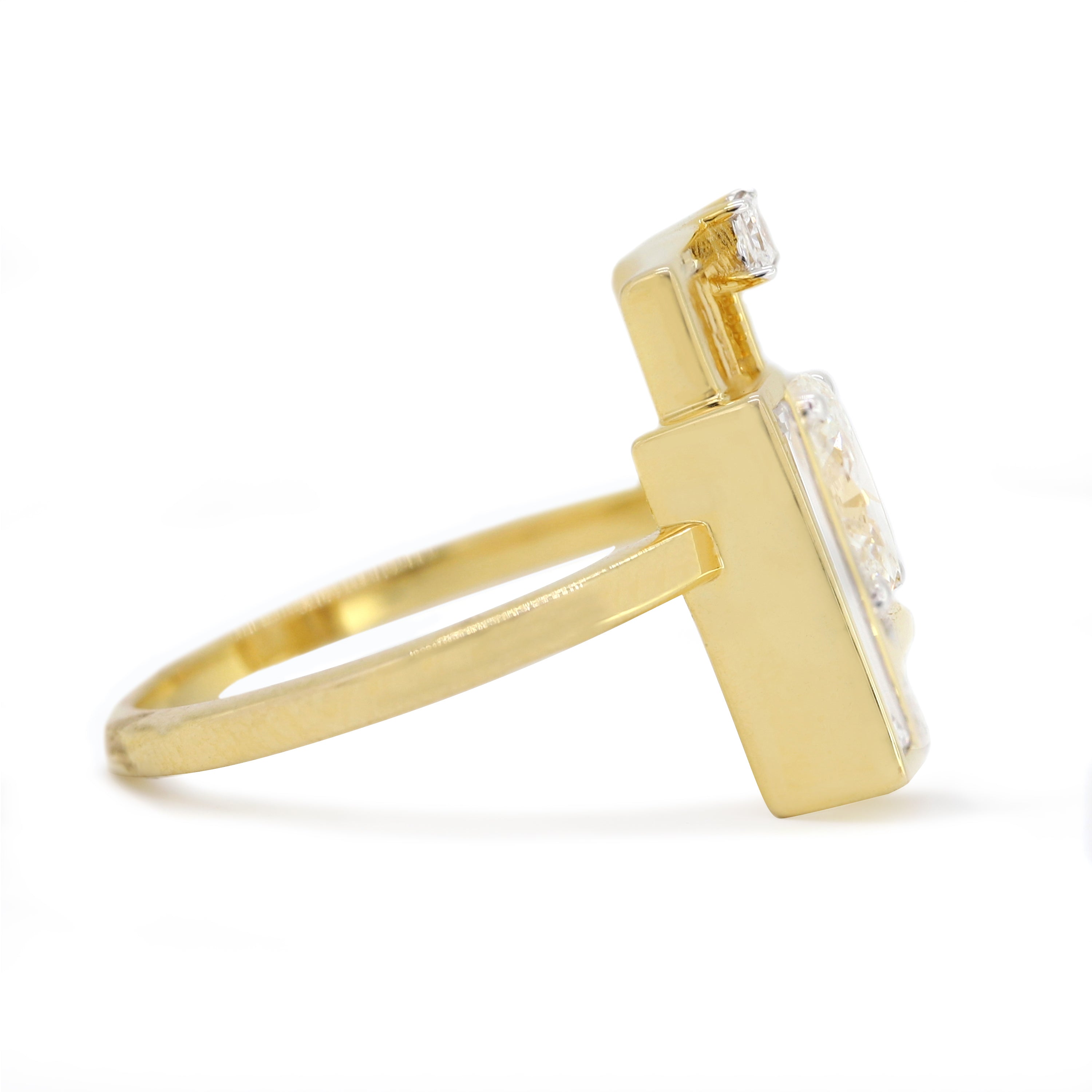 Timeless Promise – Yellow Gold Ring with MIx Diamond