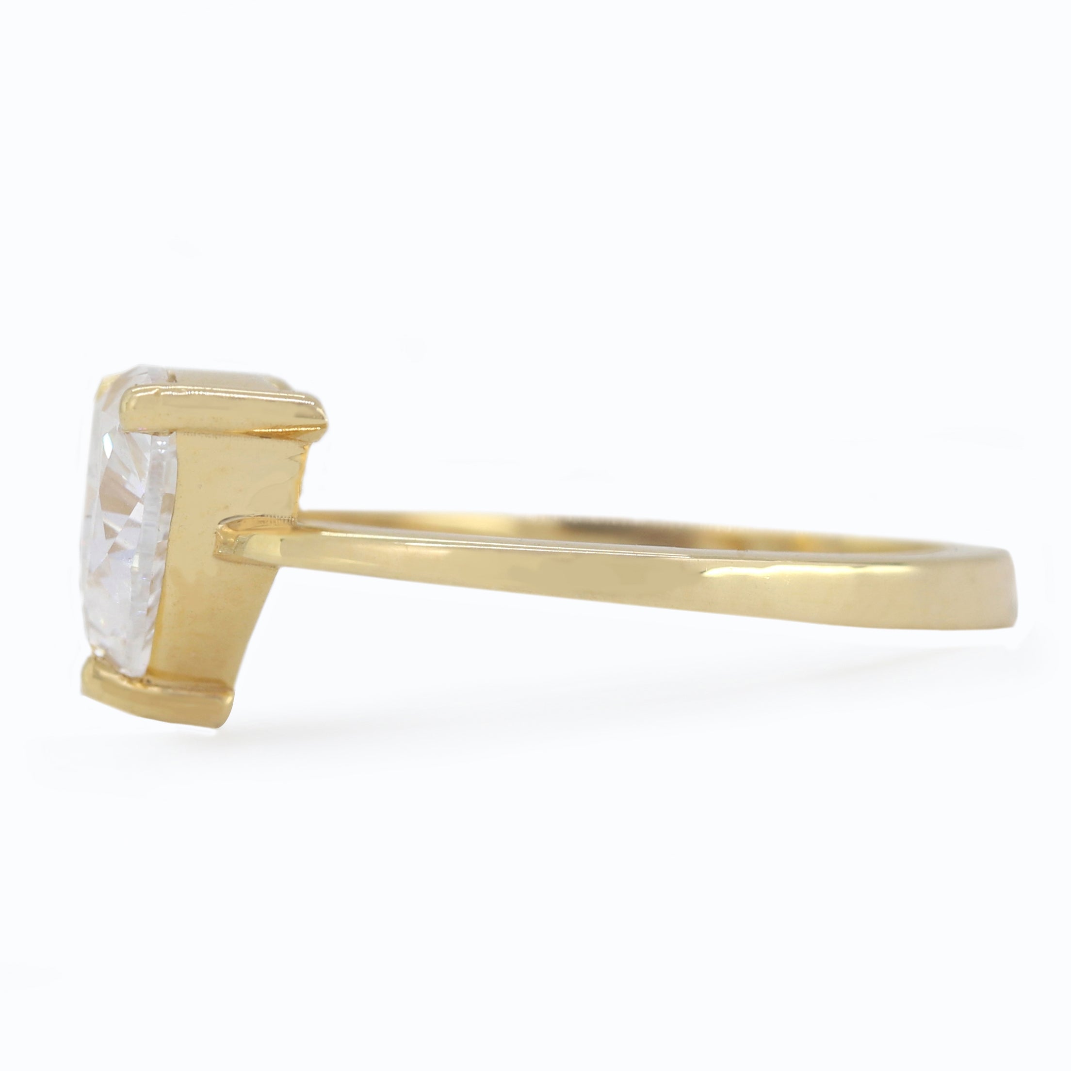 Timeless Vows – Yellow Gold Ring with Triangle Diamond