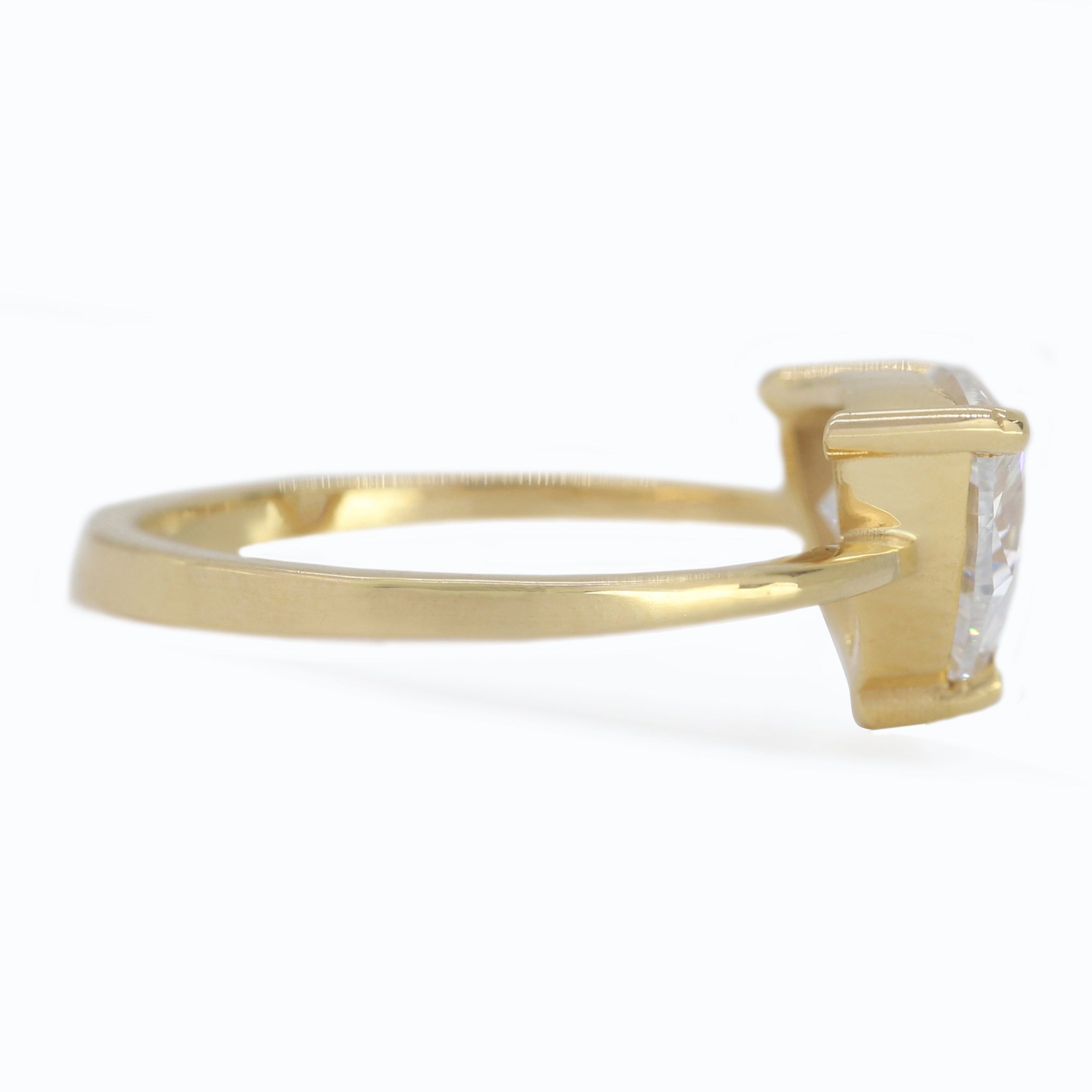 Timeless Vows – Yellow Gold Ring with Triangle Diamond
