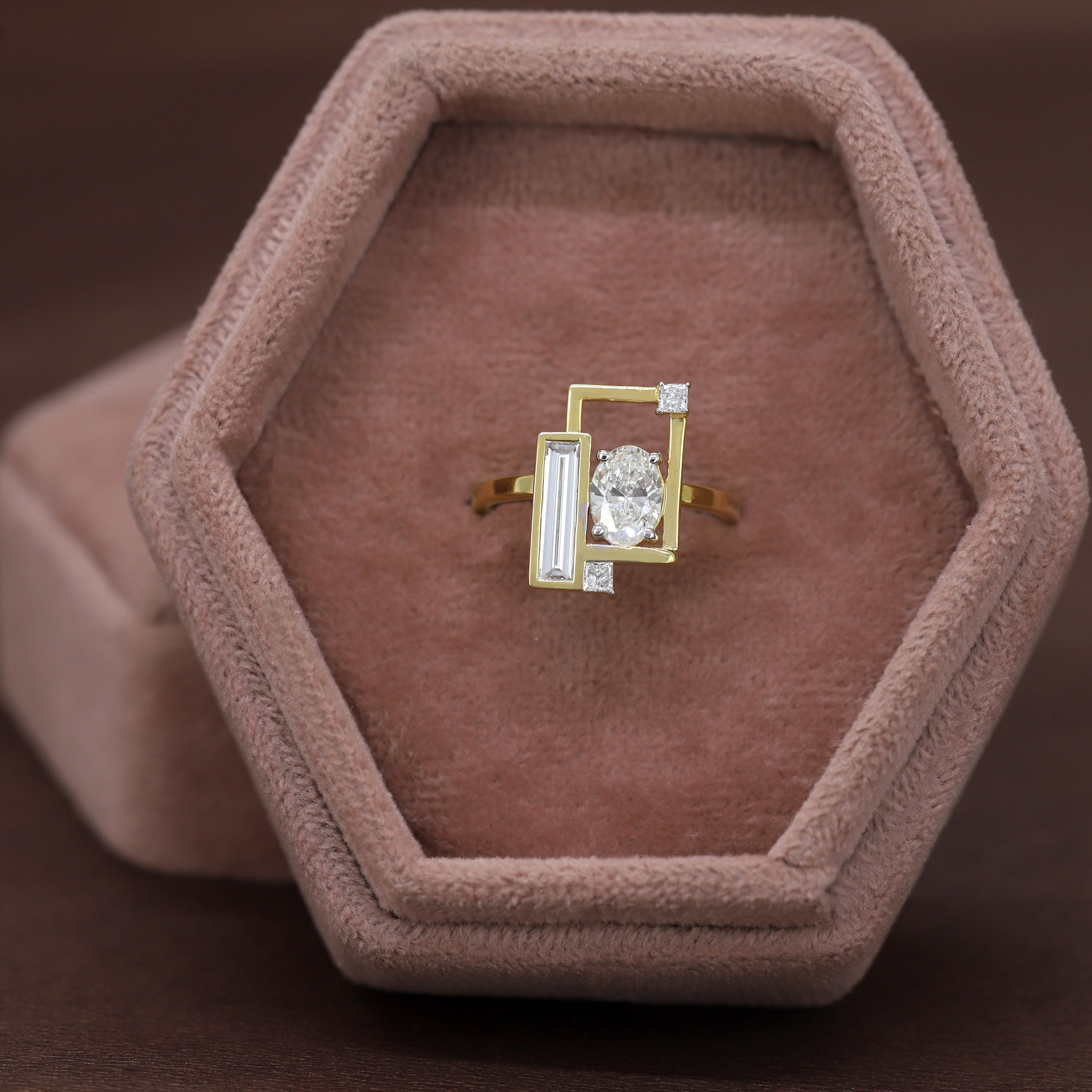 Timeless Promise – Yellow Gold Ring with MIx Diamond