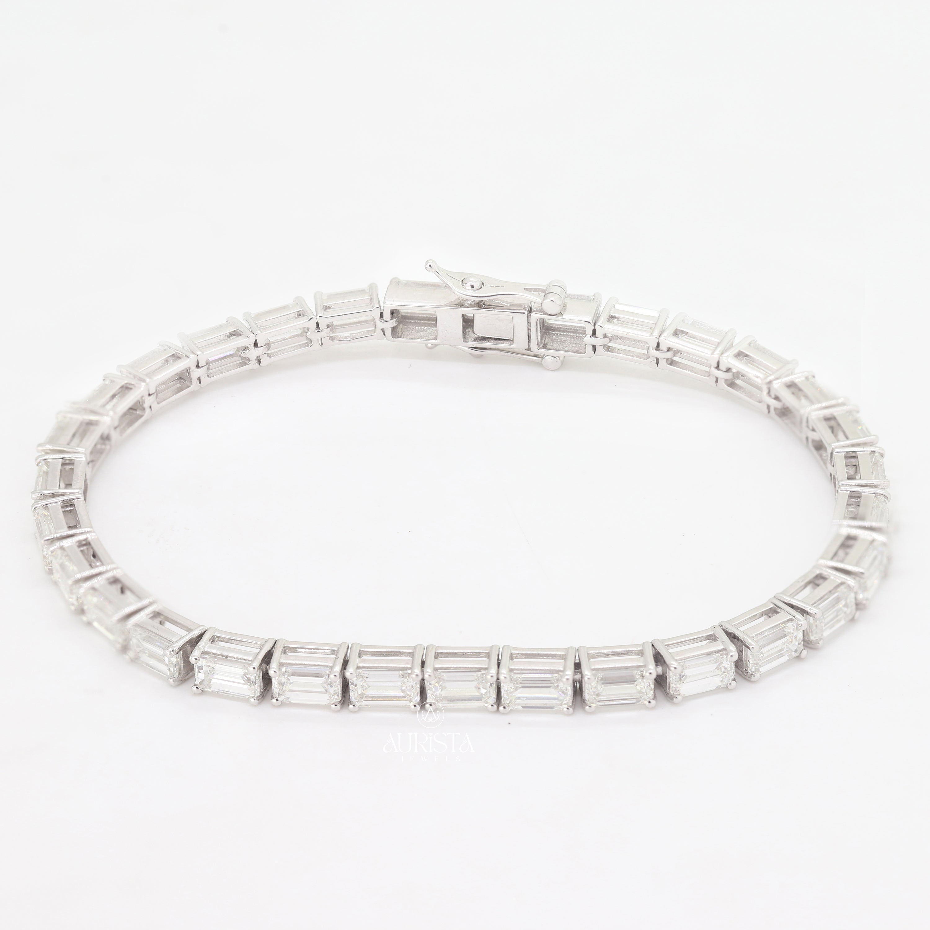 Lightbound Love – White Gold Tennis Bracelet
