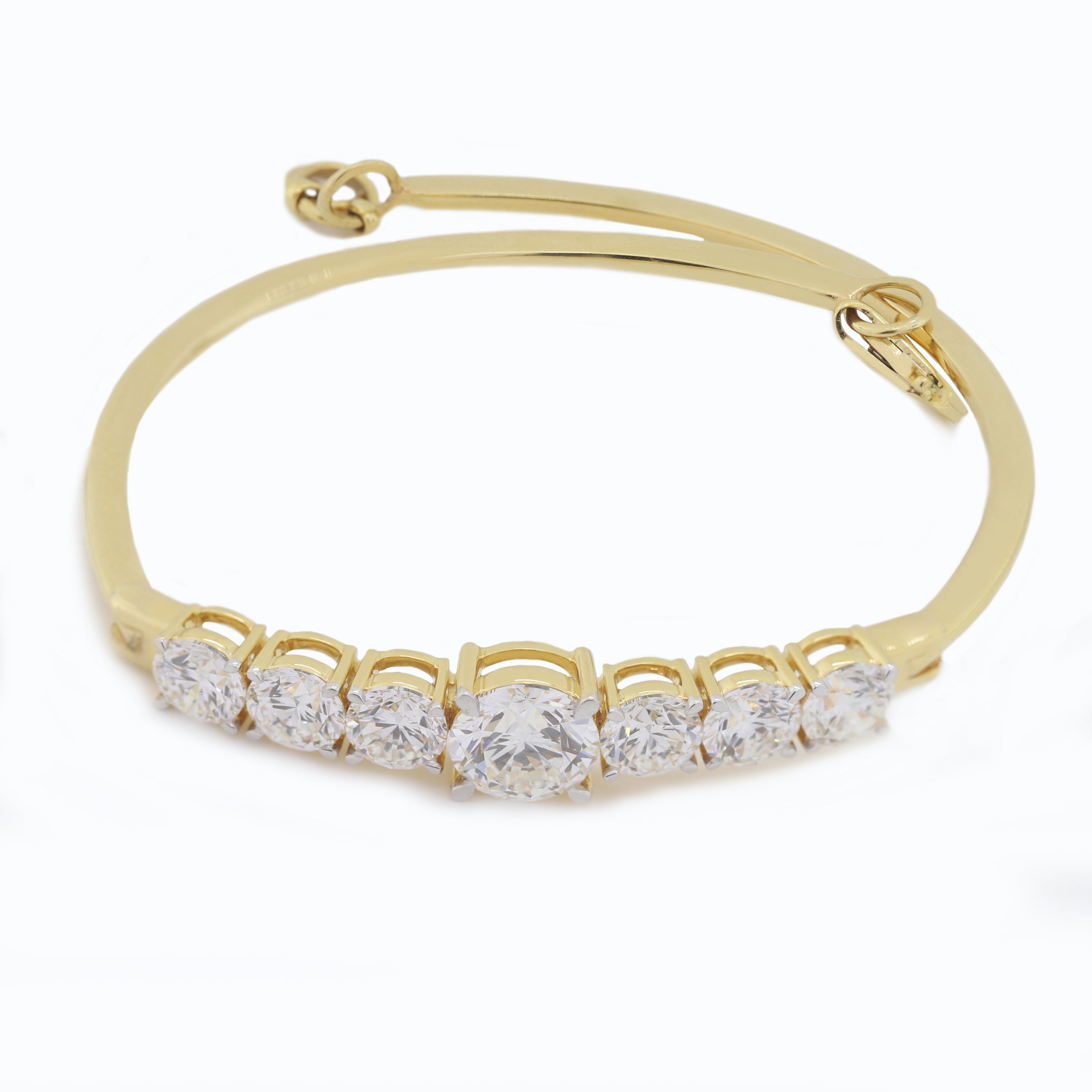 Eternal Embrace – Diamond Bracelet in Yellow Gold