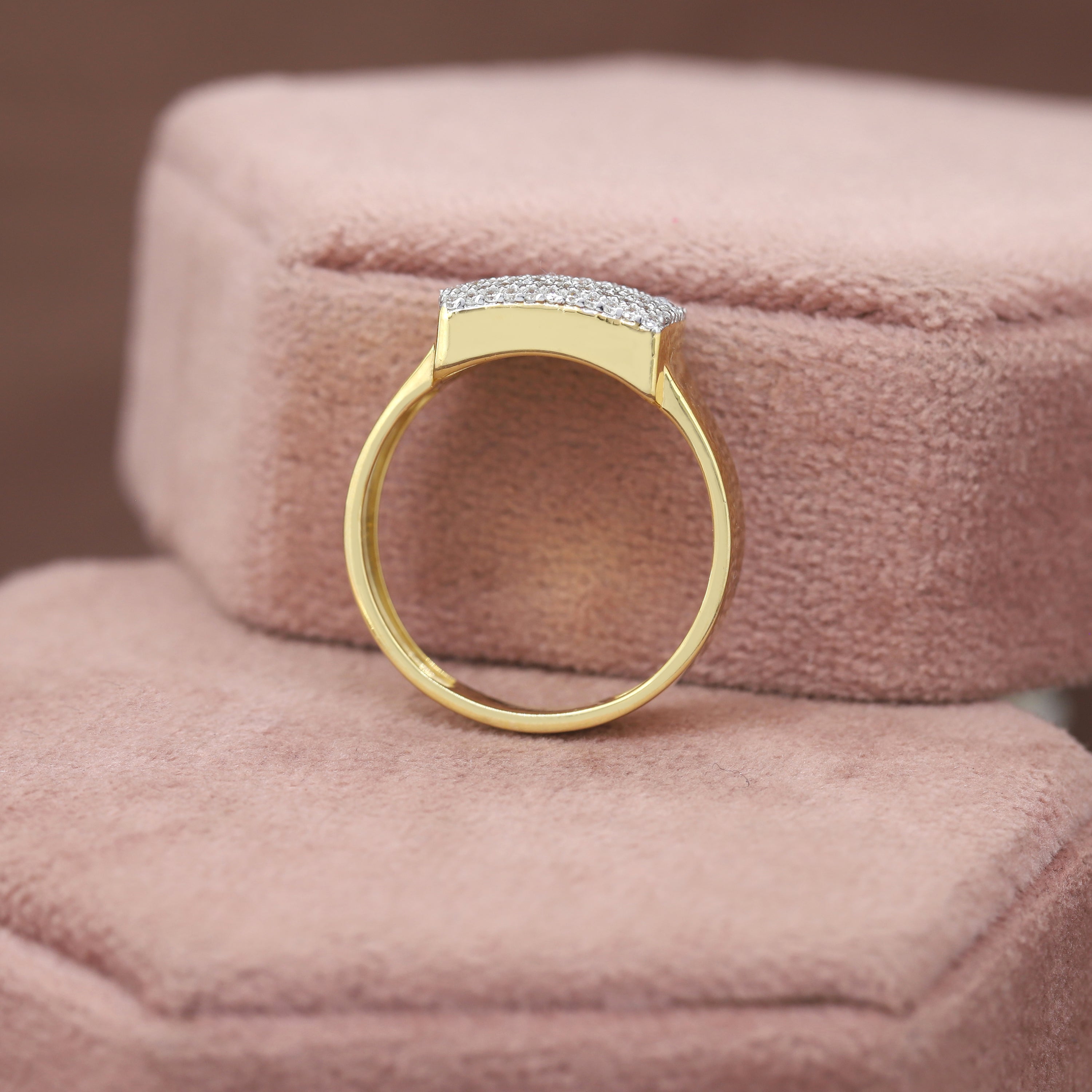 Crown of Promise – Yellow Gold Ring with Round Diamond