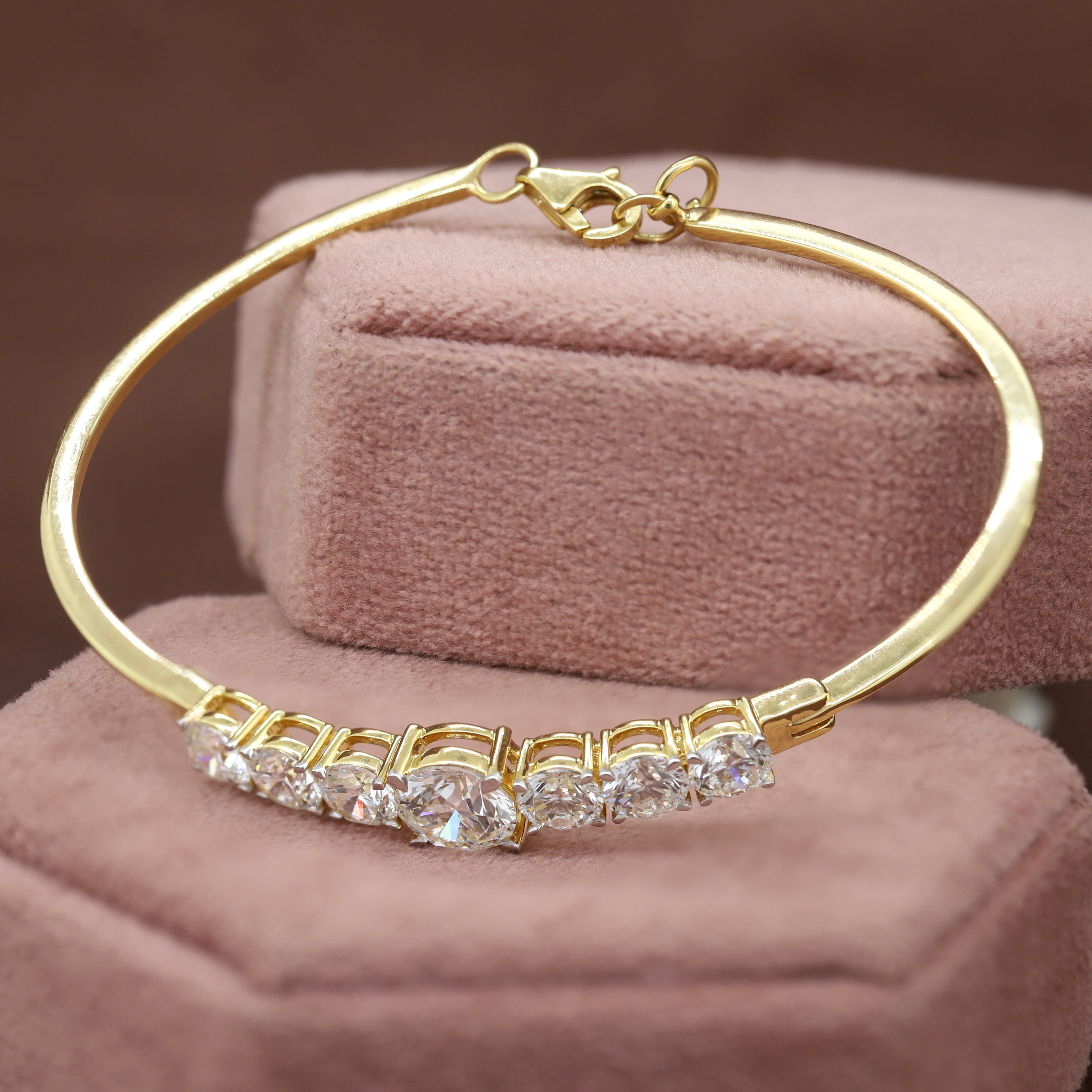 Eternal Embrace – Diamond Bracelet in Yellow Gold