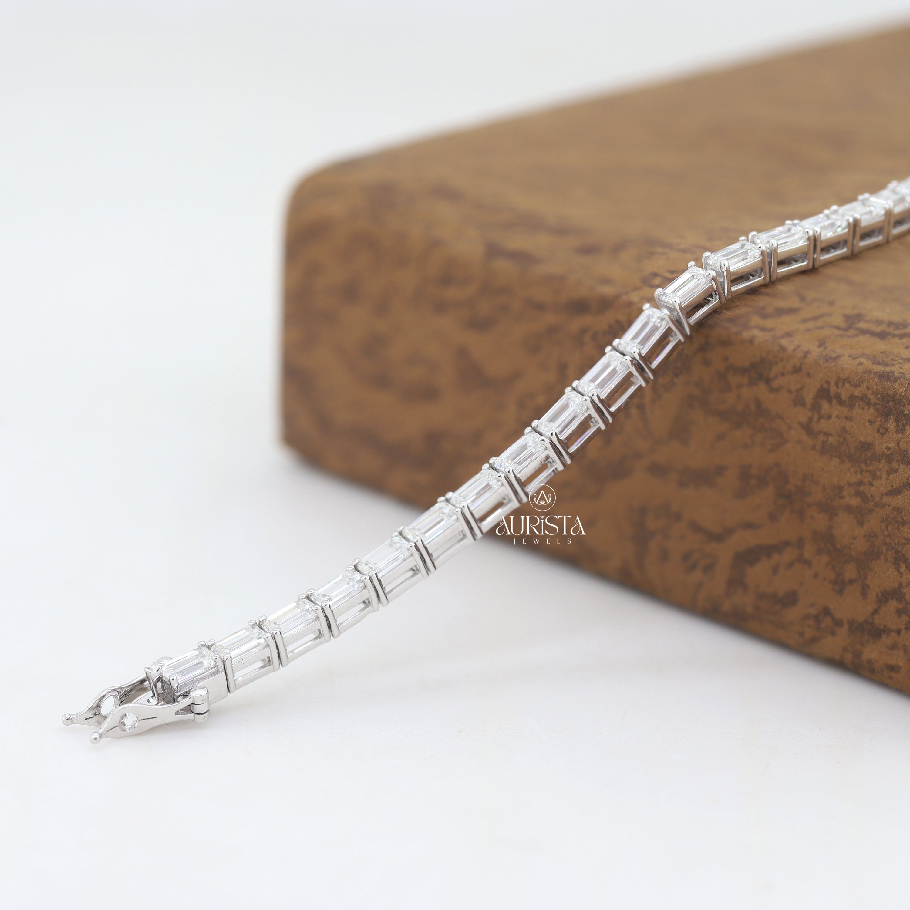 Lightbound Love – White Gold Tennis Bracelet