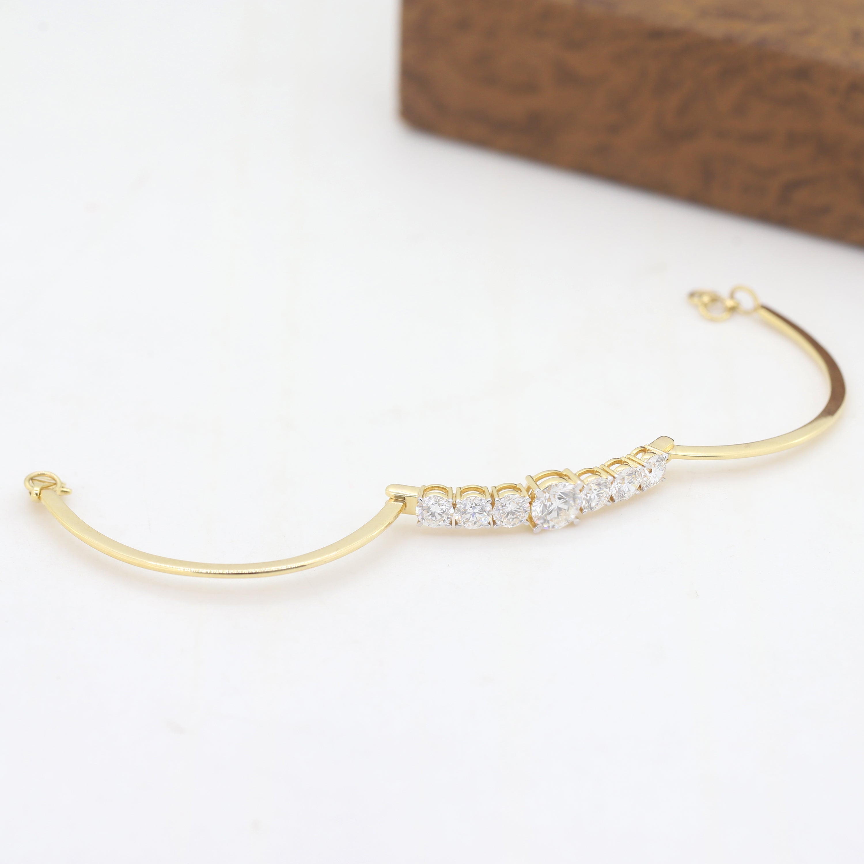 Eternal Embrace – Diamond Bracelet in Yellow Gold