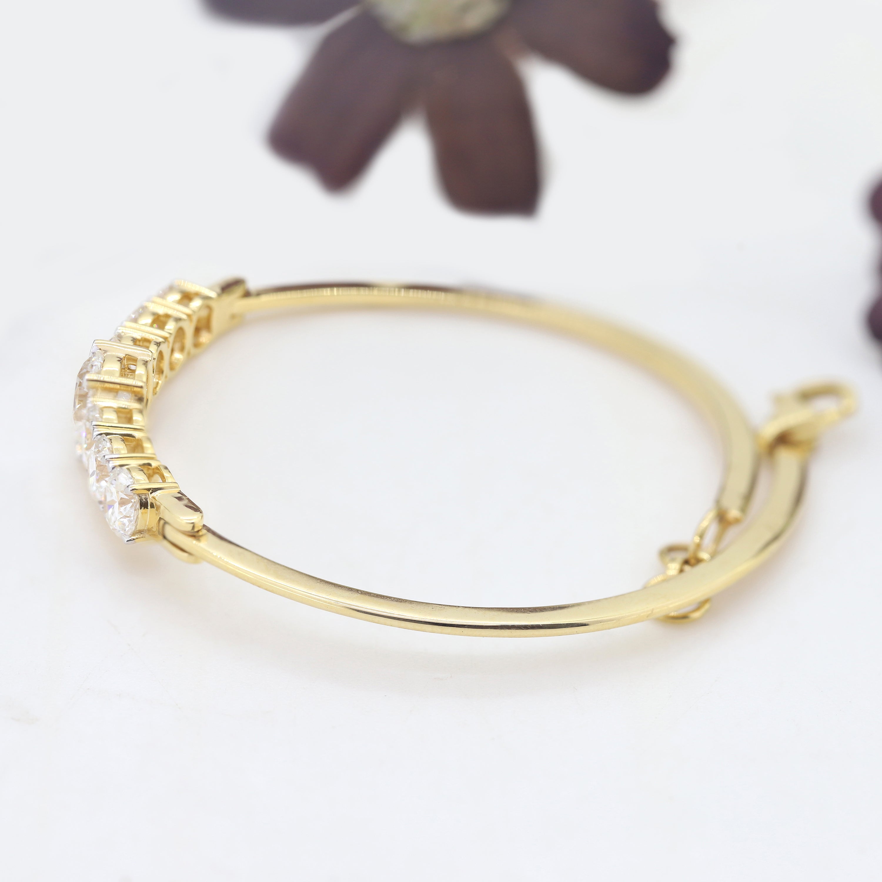 Eternal Embrace – Diamond Bracelet in Yellow Gold