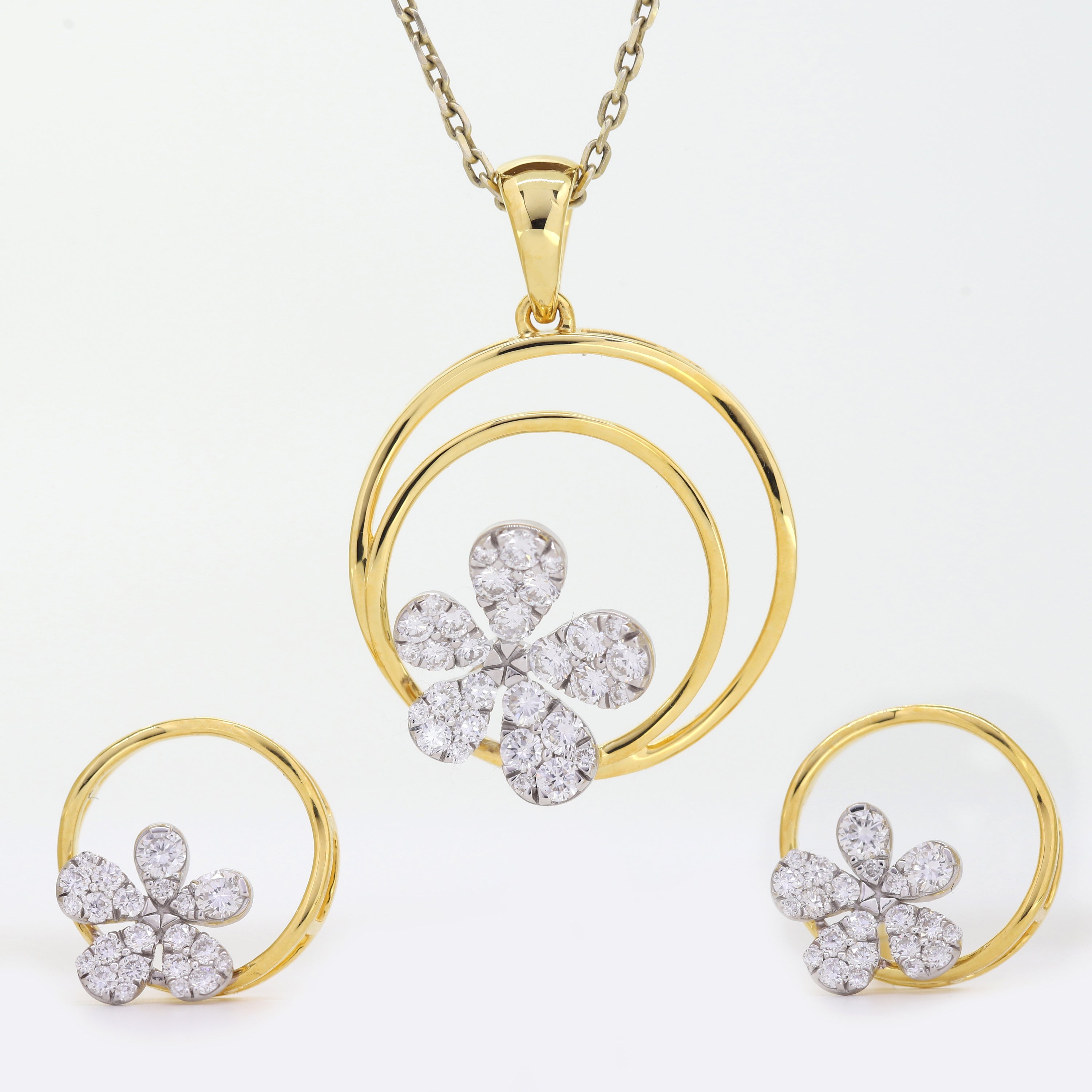 Round Floral Design Diamond Jewelry Set in Yellow Gold
