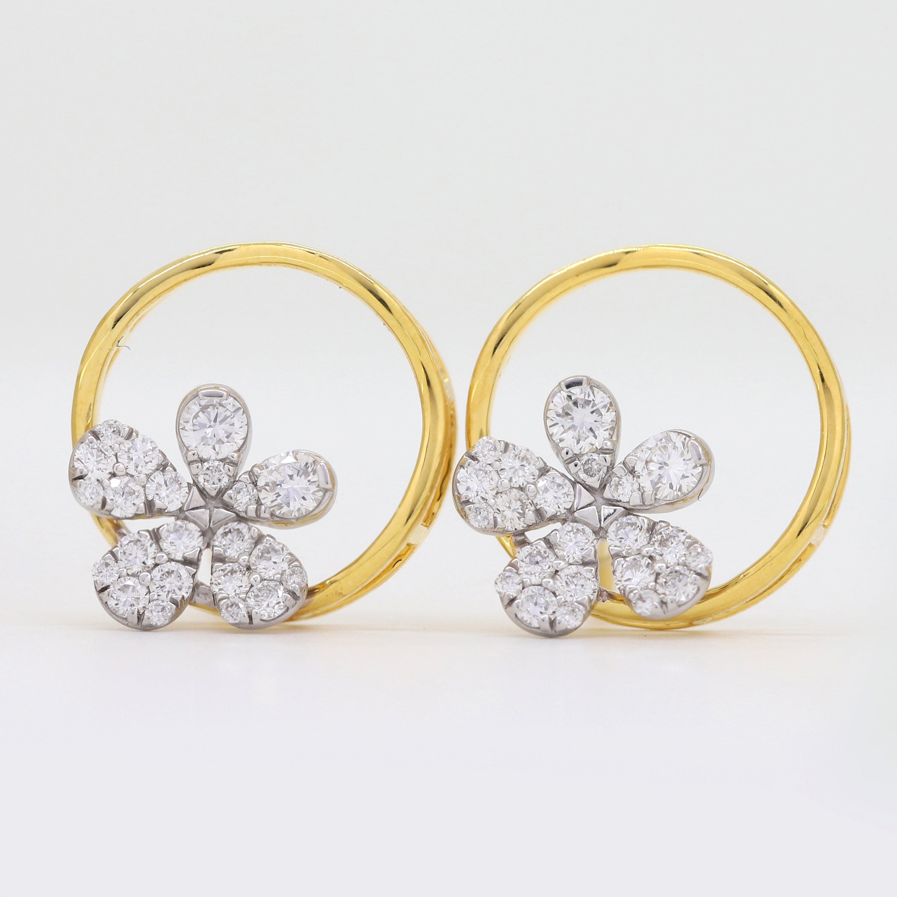 Round Floral Design Diamond Jewelry Set in Yellow Gold