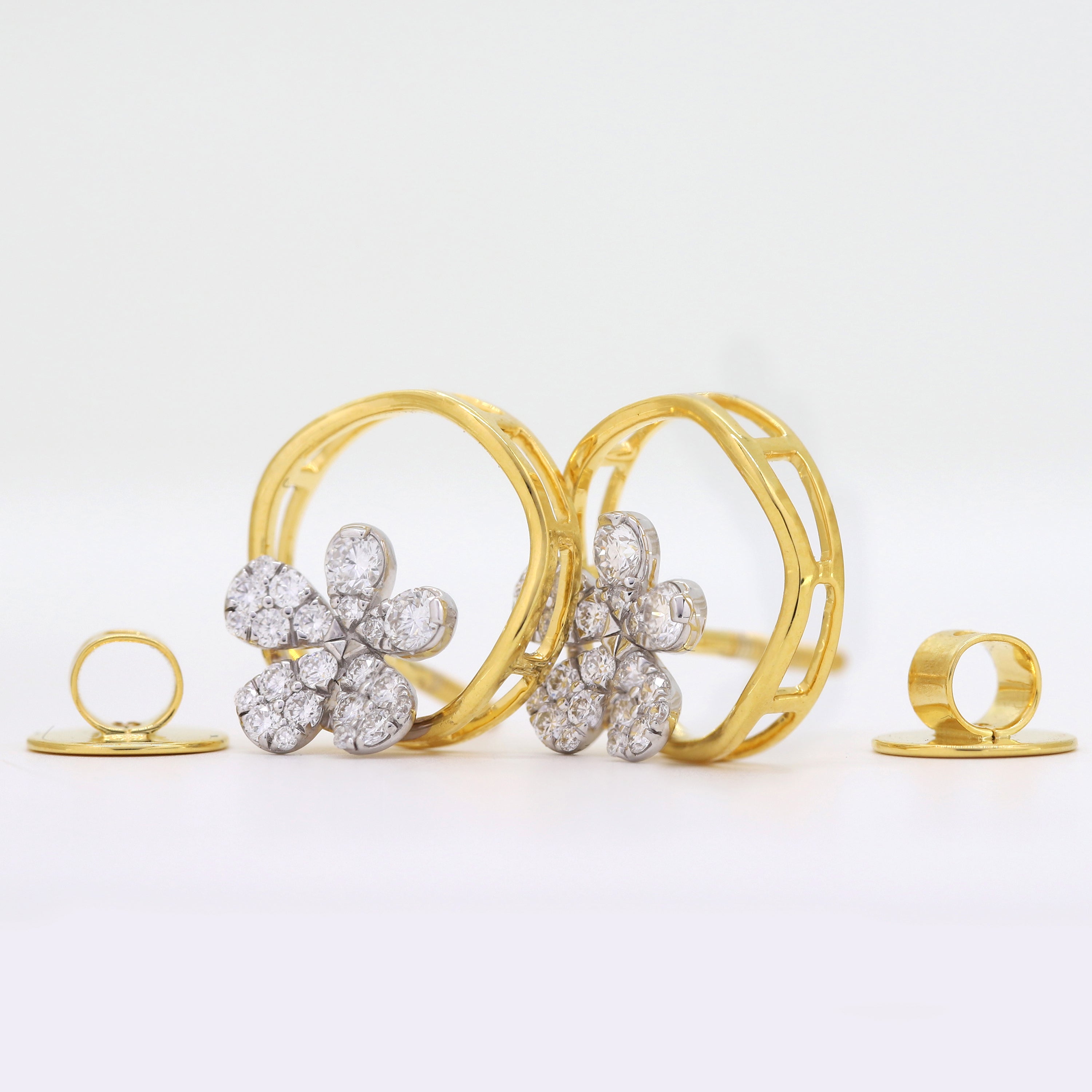 Round Floral Design Diamond Jewelry Set in Yellow Gold