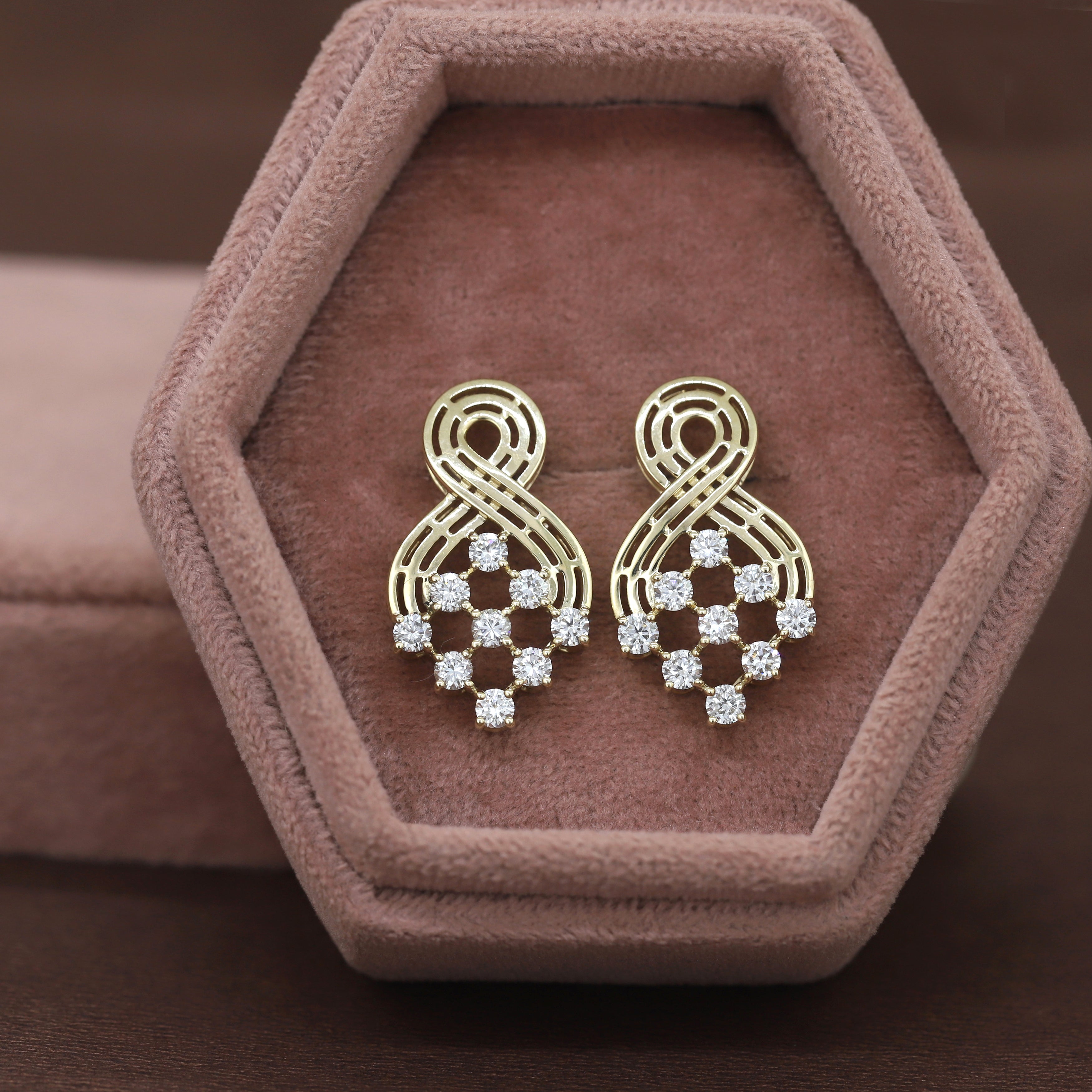 Timeless Radiance – Solid Gold Diamond Jewelry Set