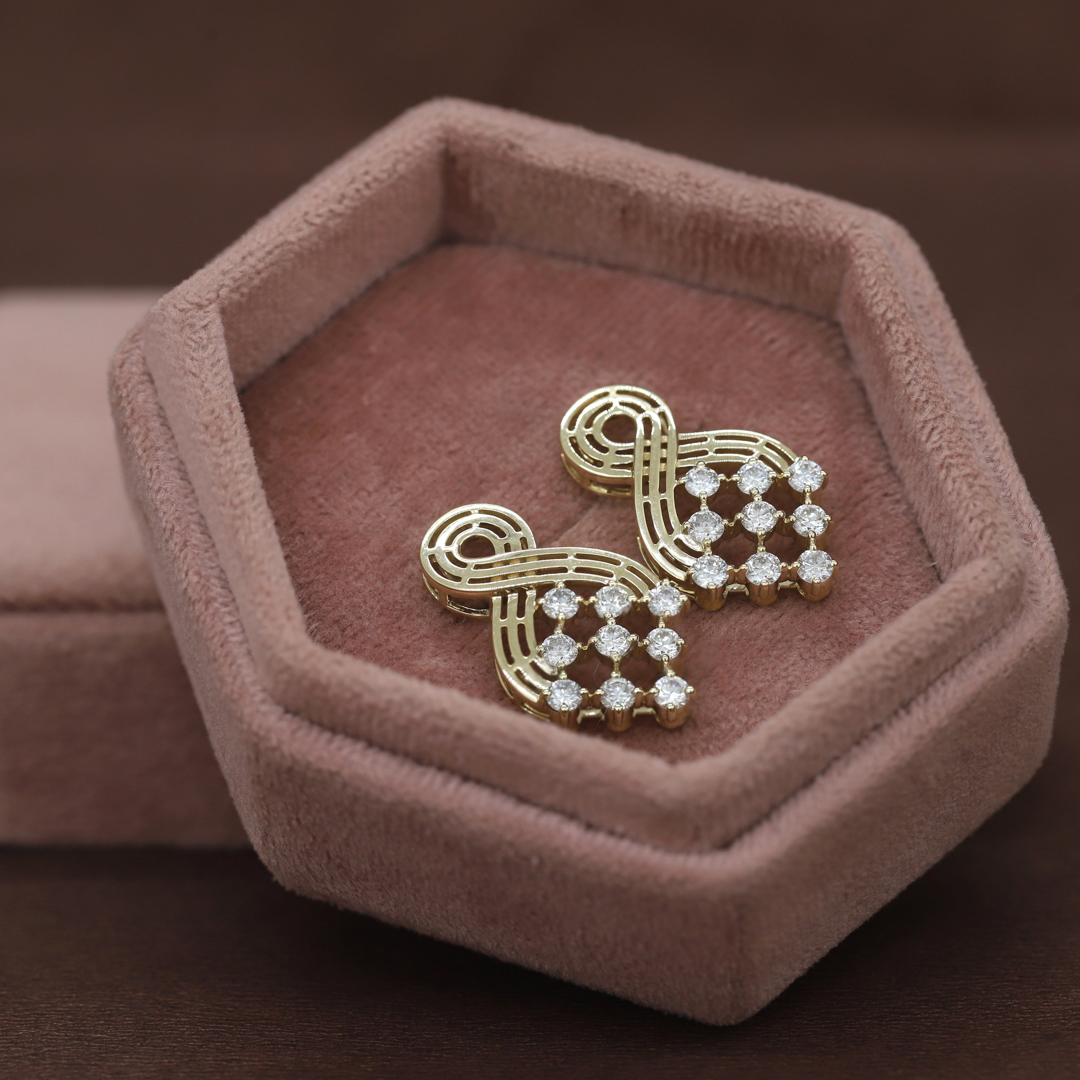 Timeless Radiance – Solid Gold Diamond Jewelry Set