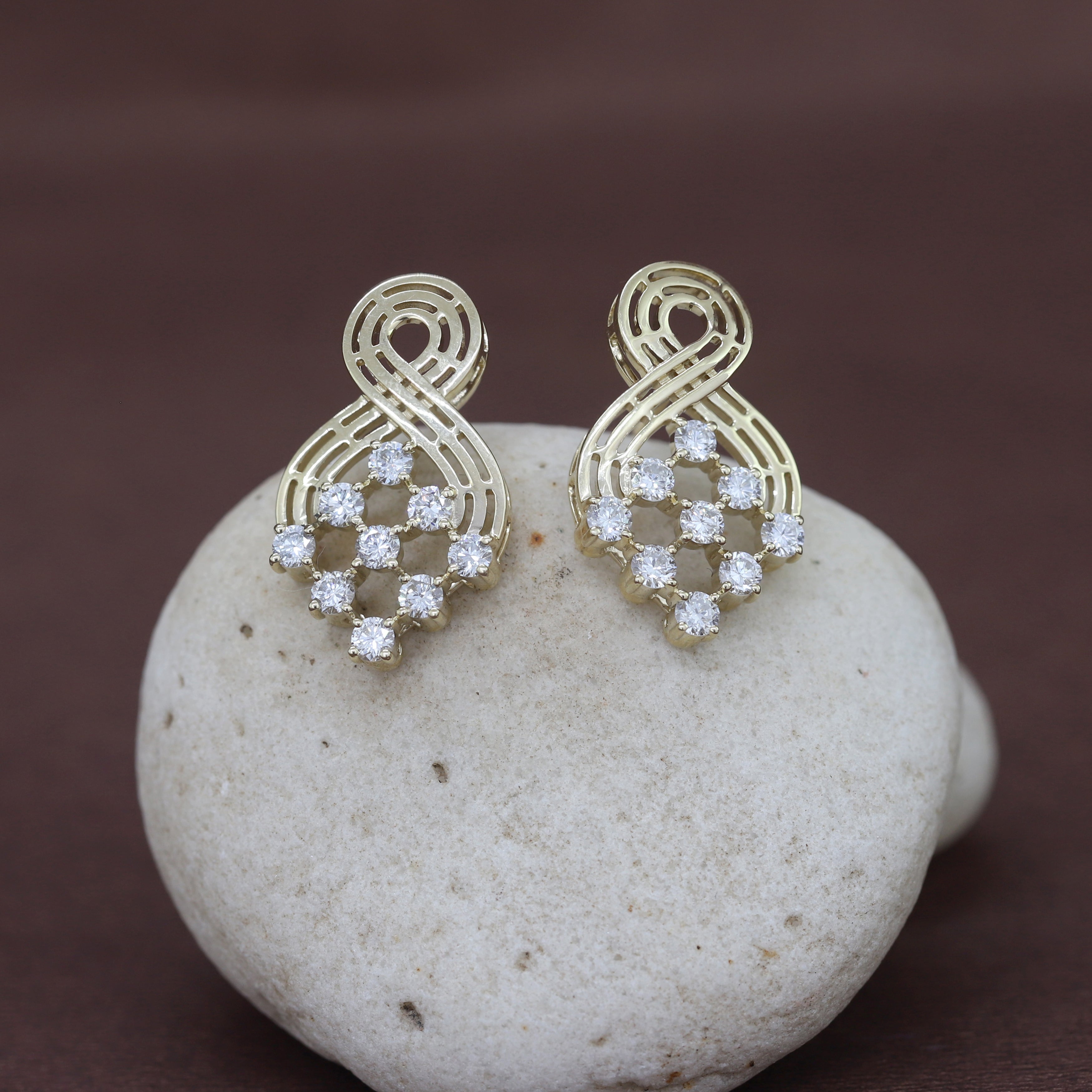 Timeless Radiance – Solid Gold Diamond Jewelry Set