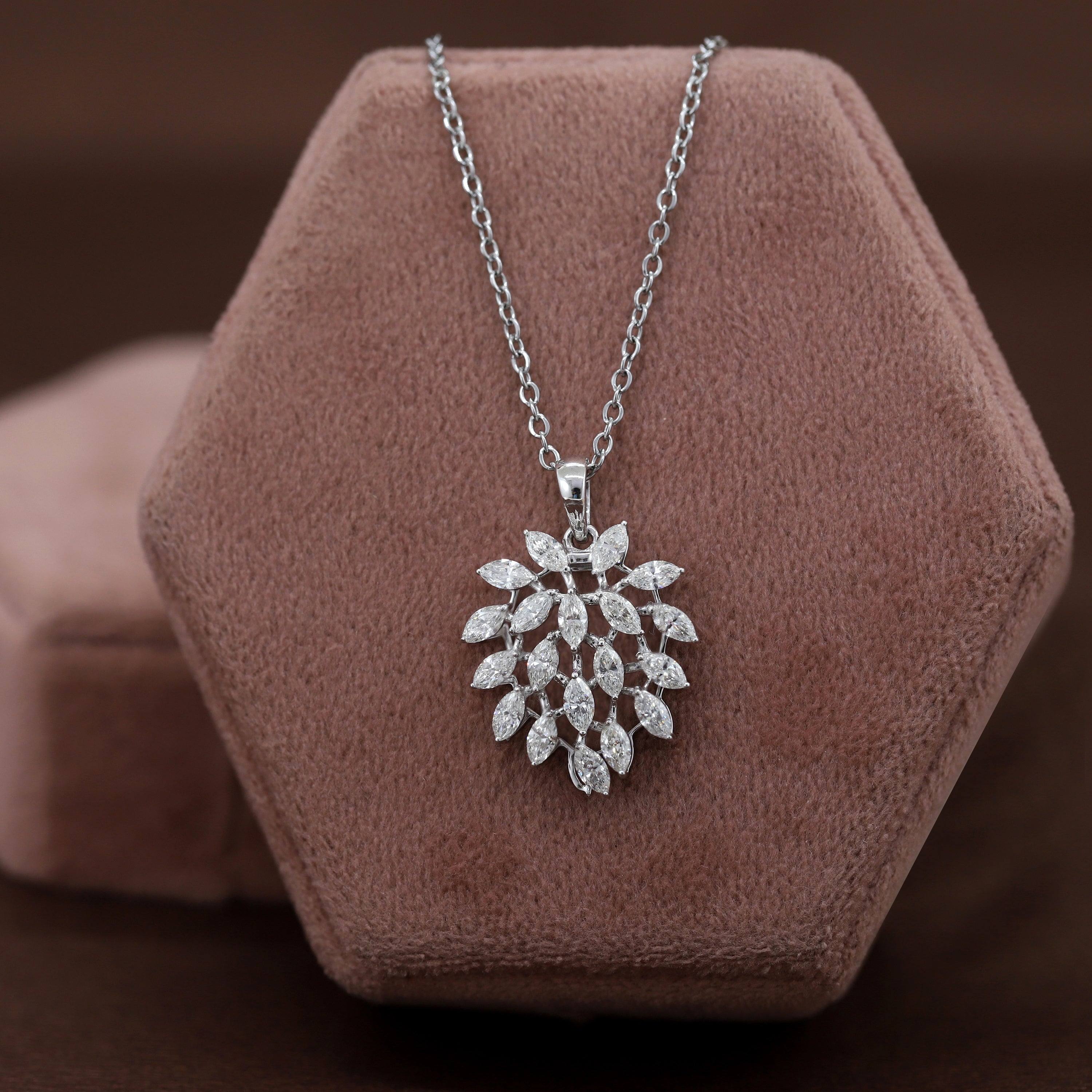 Dazzling Bloom – Yellow Gold Cluster Diamond Jewelry Set