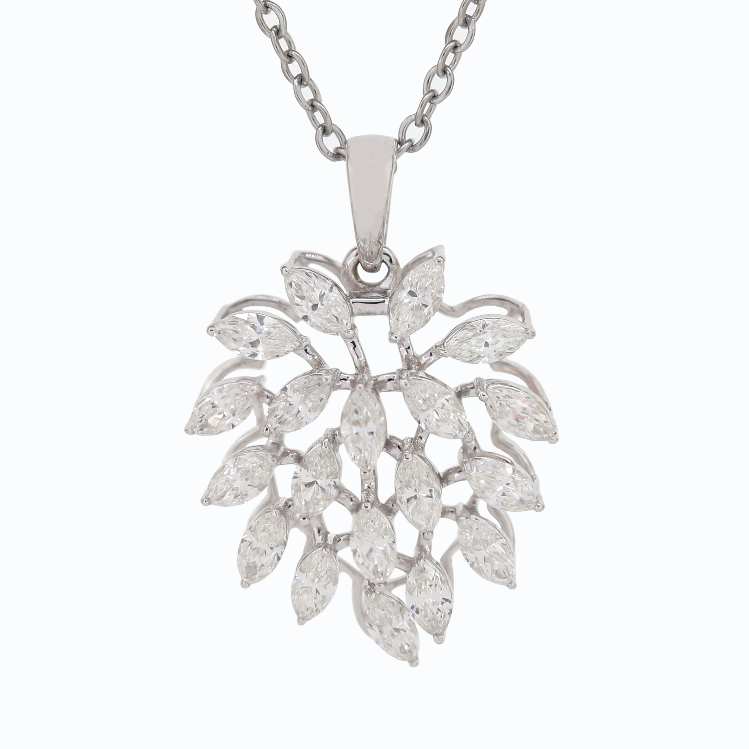 Dazzling Bloom – Yellow Gold Cluster Diamond Jewelry Set