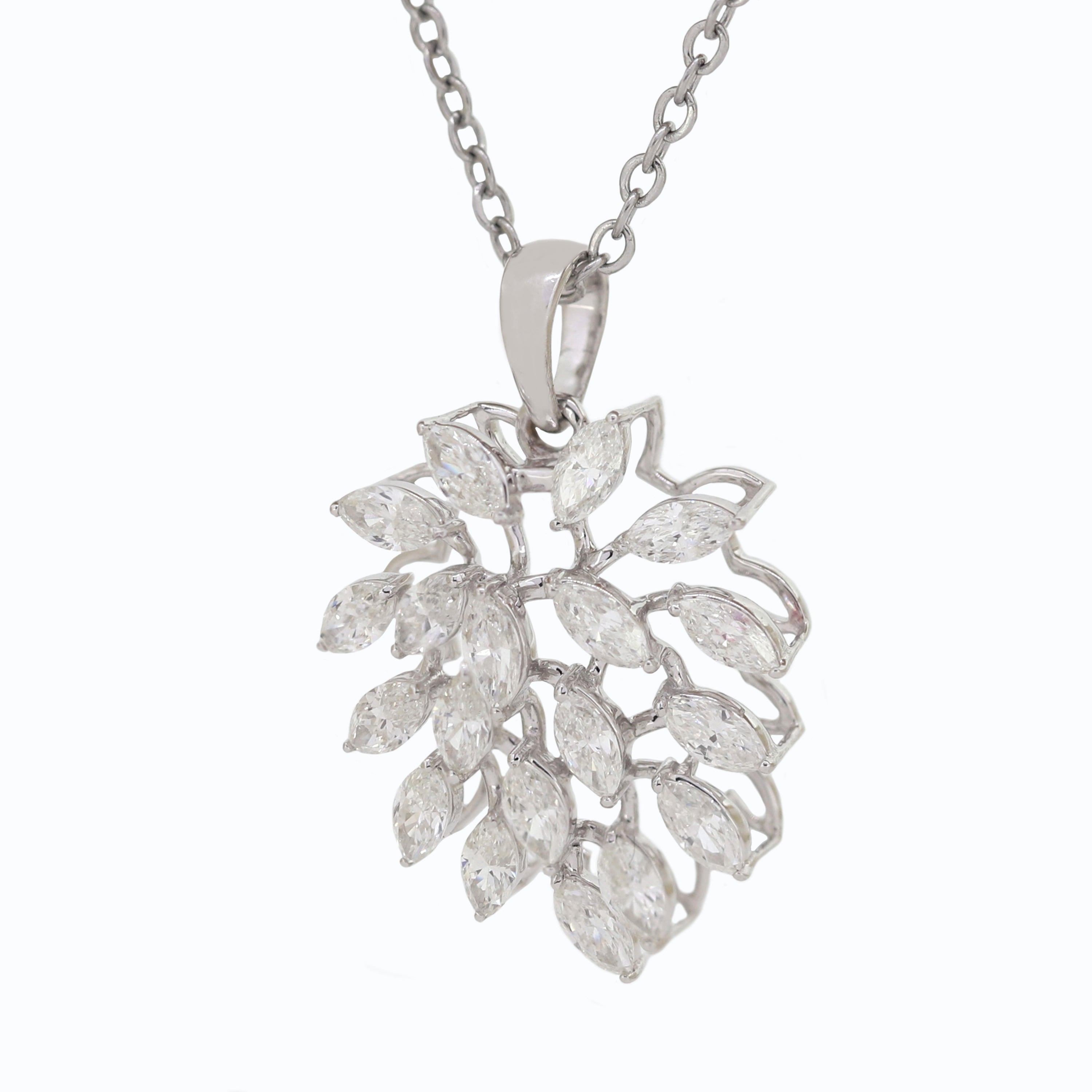 Dazzling Bloom – Yellow Gold Cluster Diamond Jewelry Set