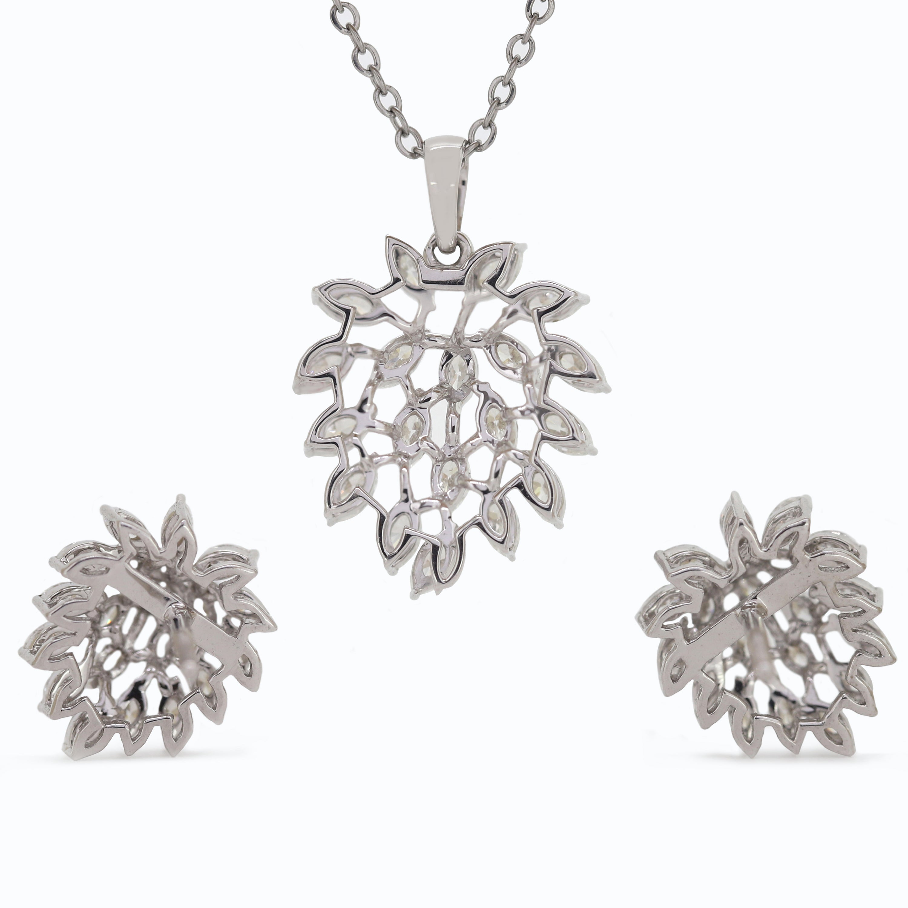 Dazzling Bloom – Yellow Gold Cluster Diamond Jewelry Set