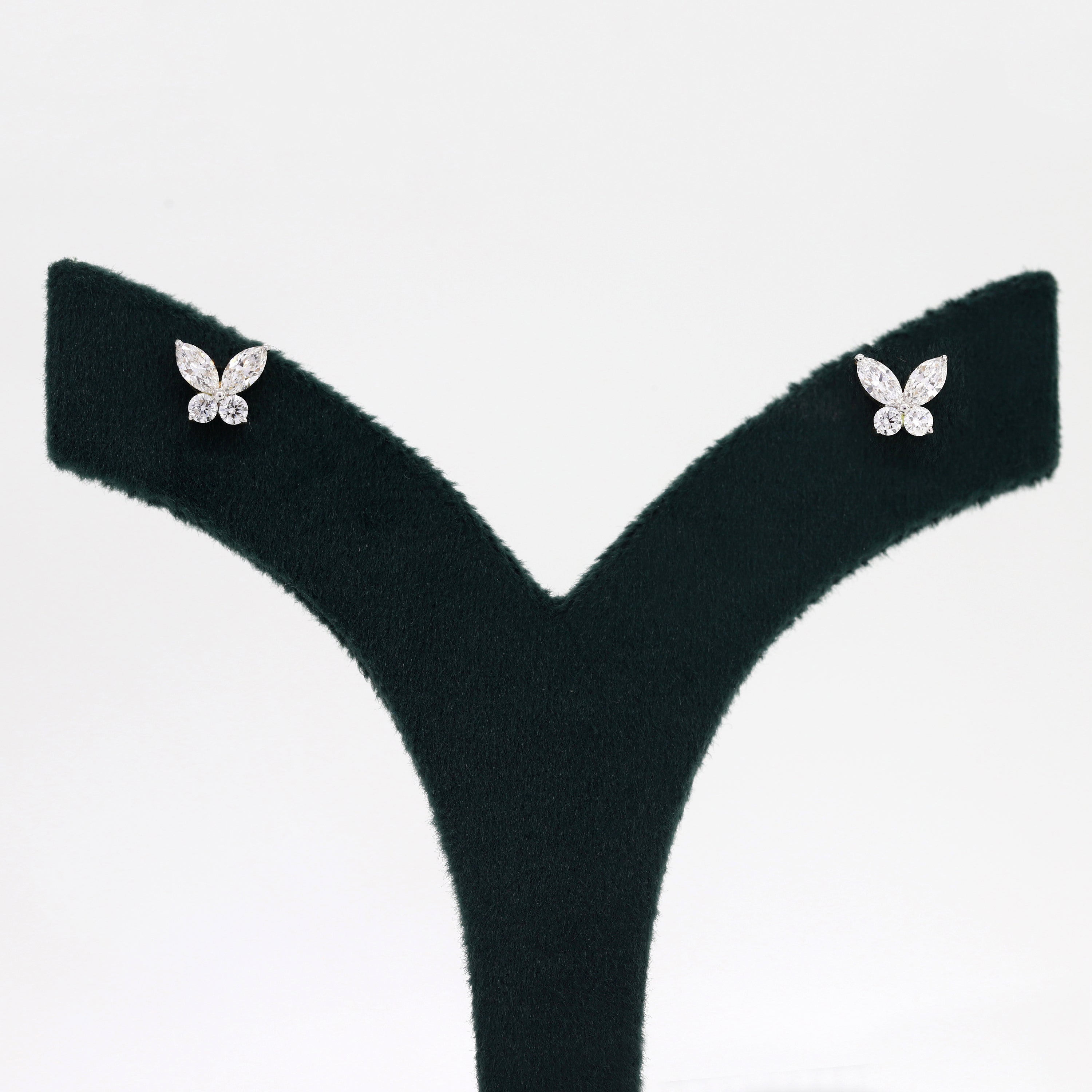 Sparkling Grace – Diamond Stud Earrings