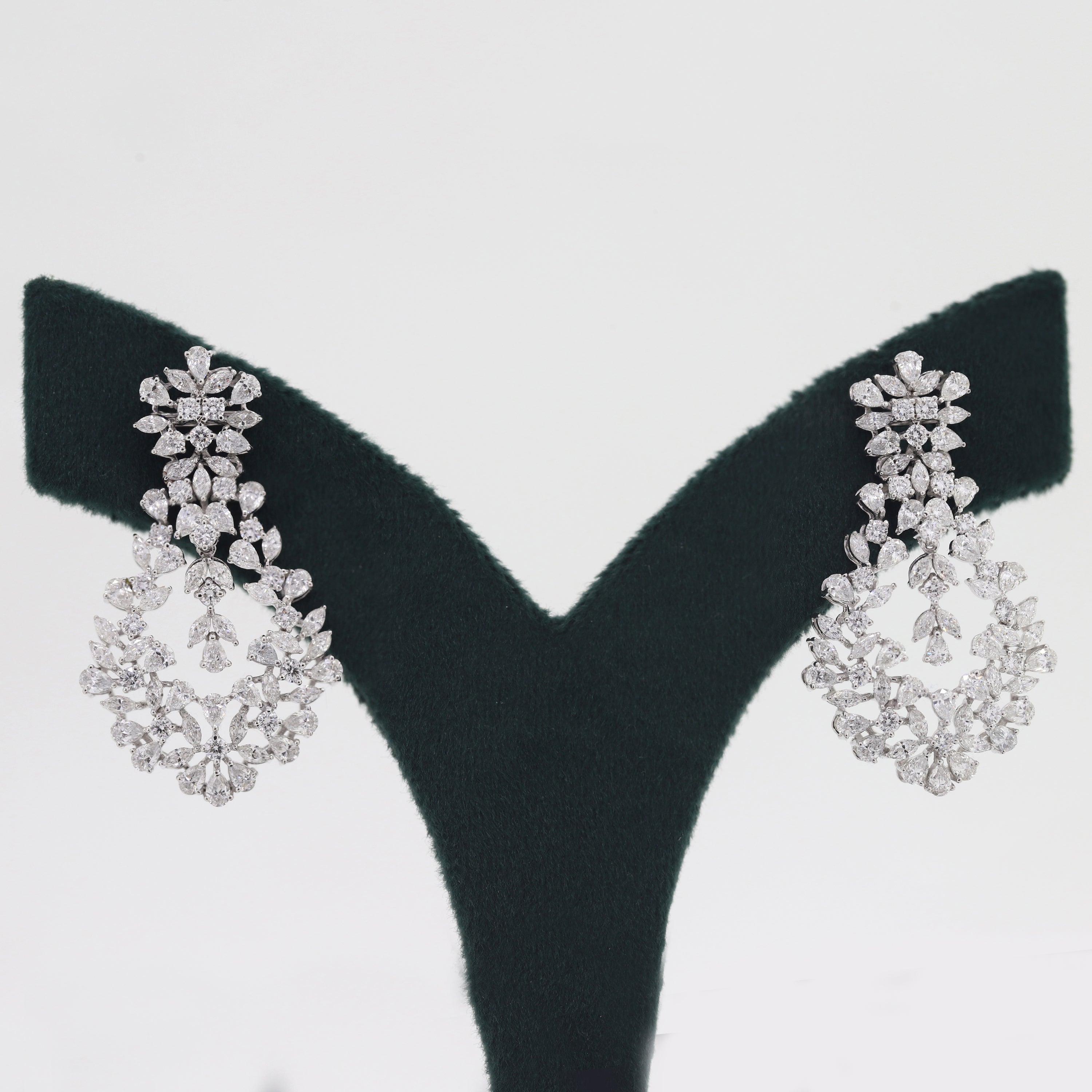 Brilliant Essence – Diamond Earrings