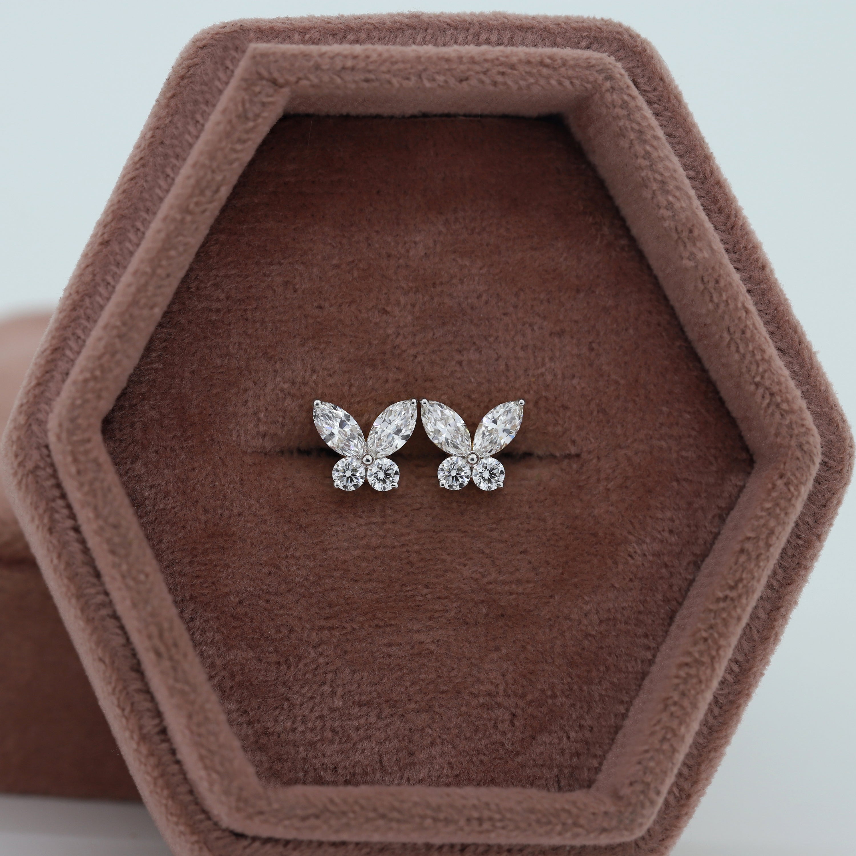 Sparkling Grace – Diamond Stud Earrings