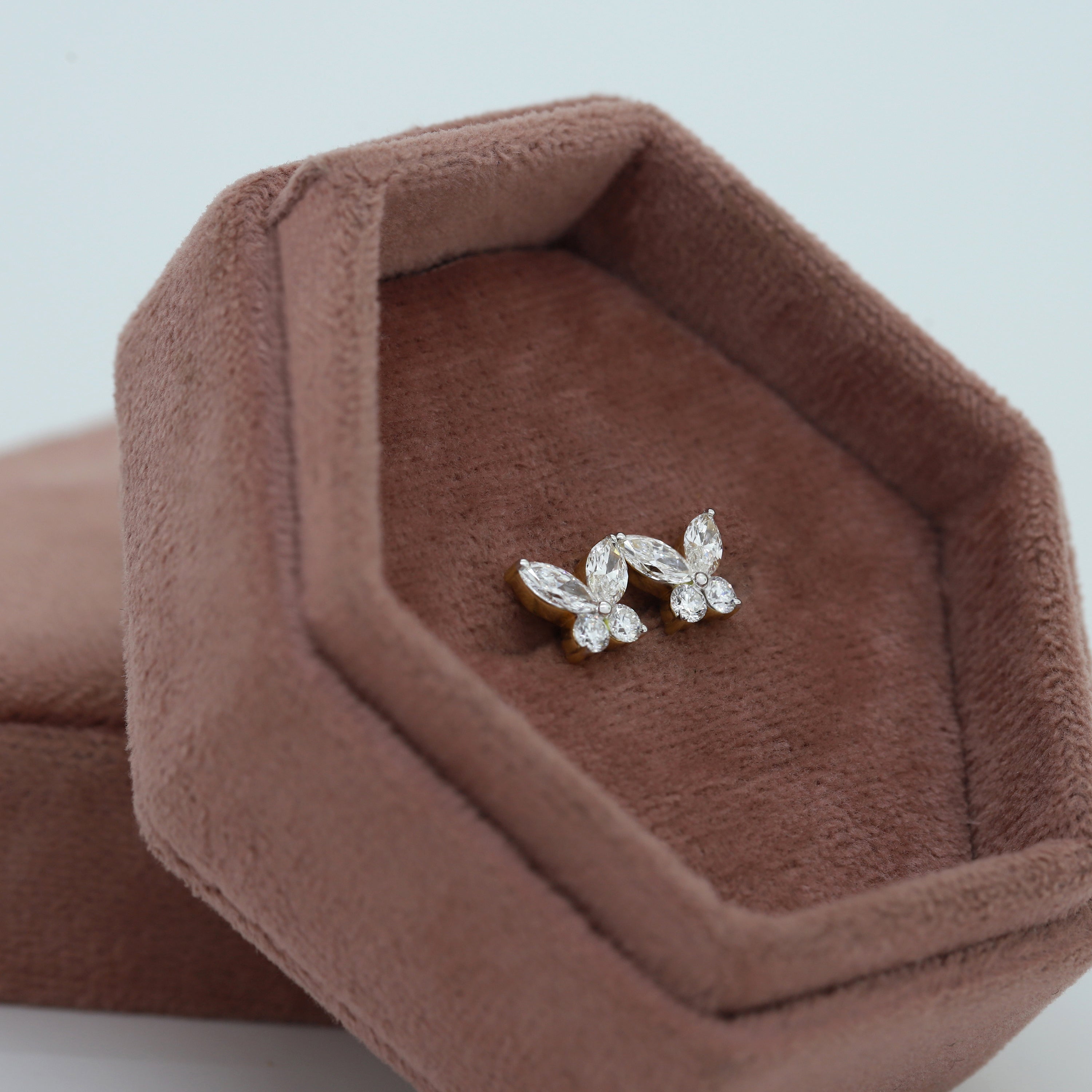 Sparkling Grace – Diamond Stud Earrings