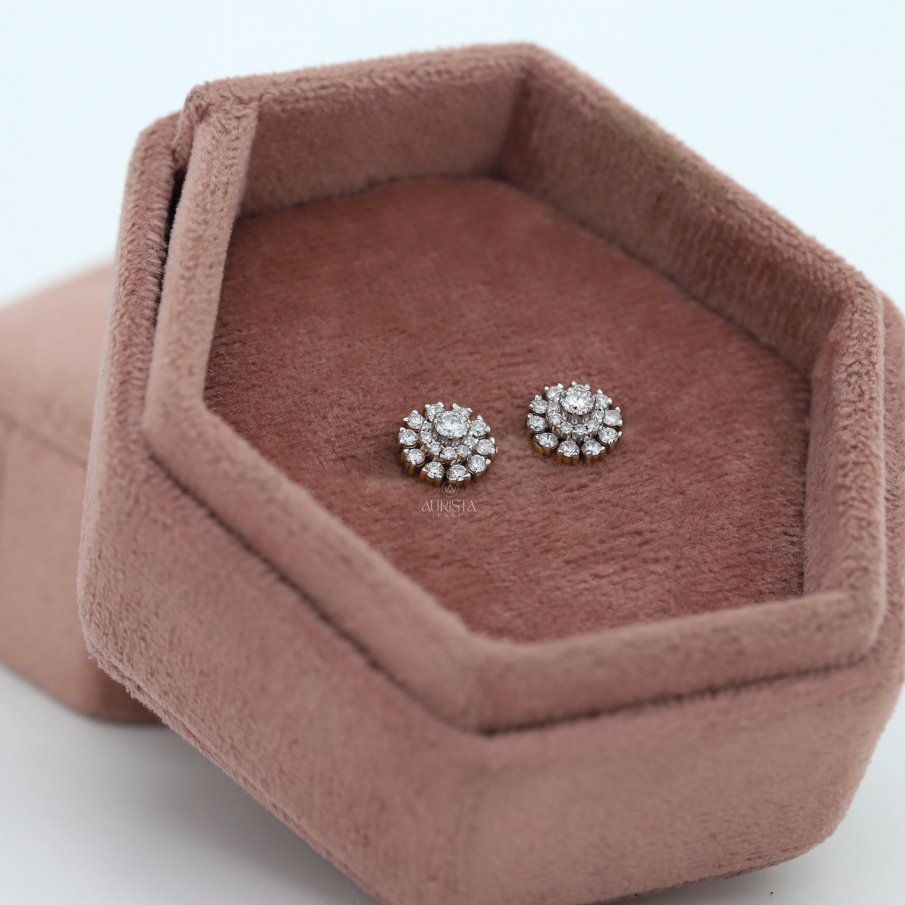Endless Shine – Round Diamond Earrings