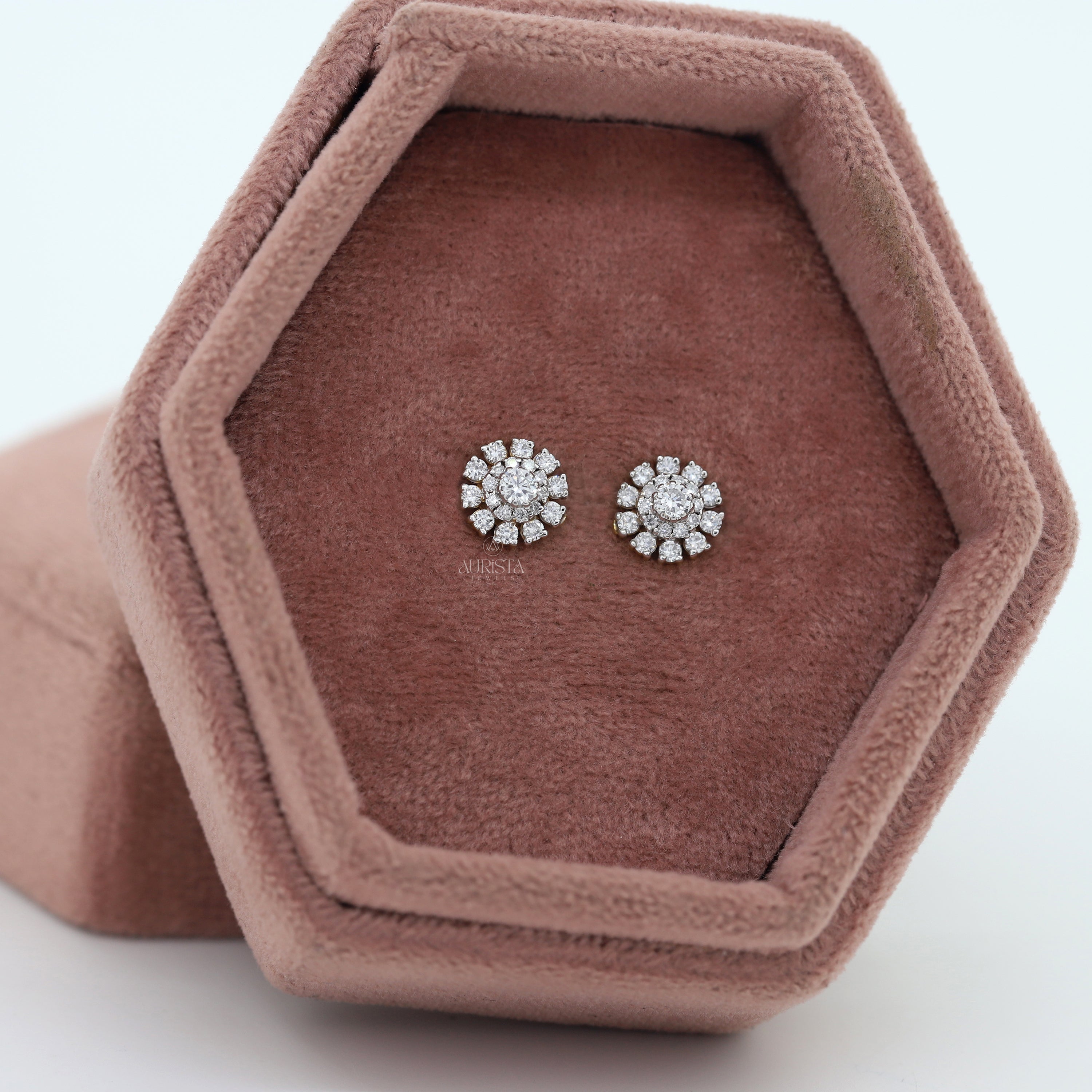 Endless Shine – Round Diamond Earrings