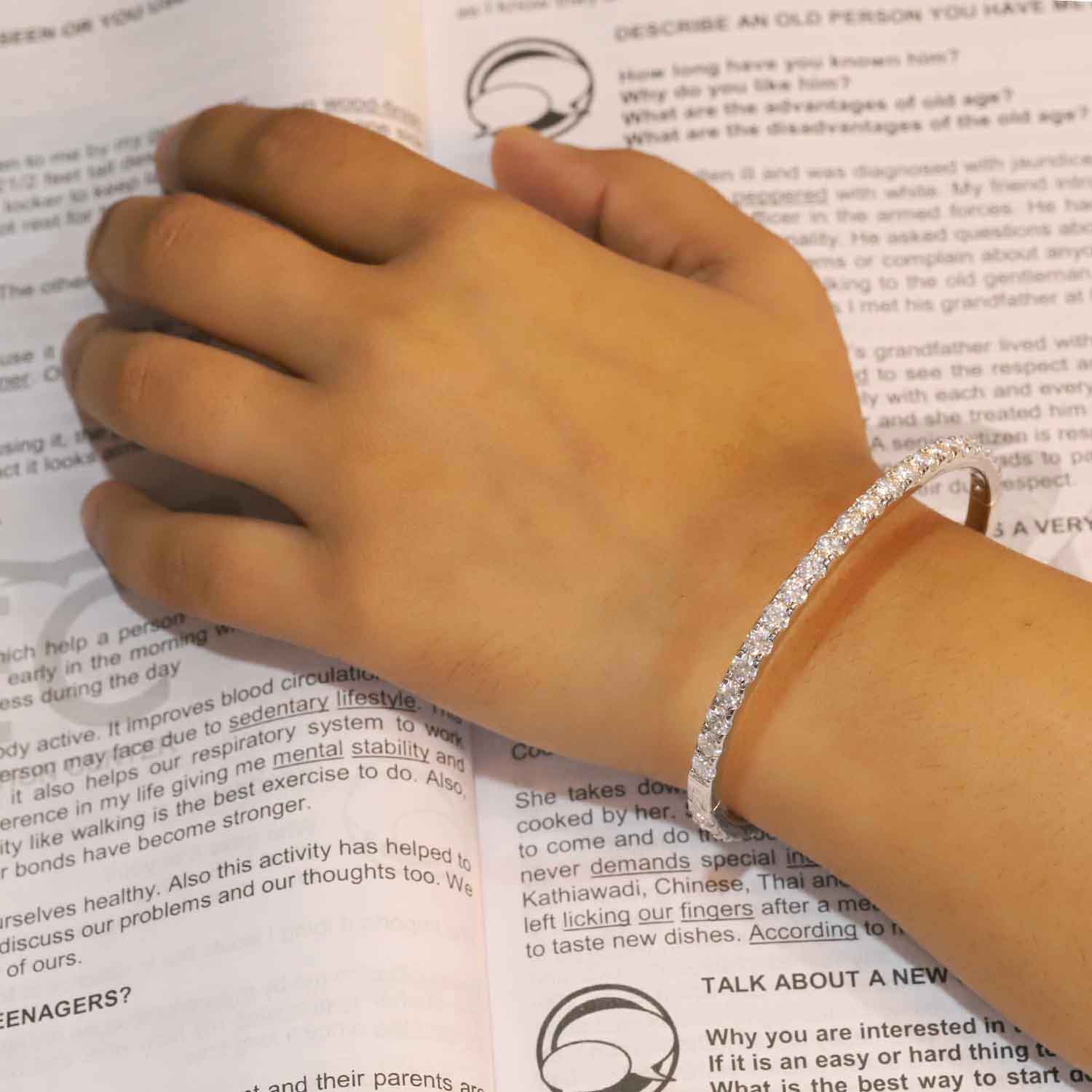 Endless Charm – The Bracelet That Completes Every Look