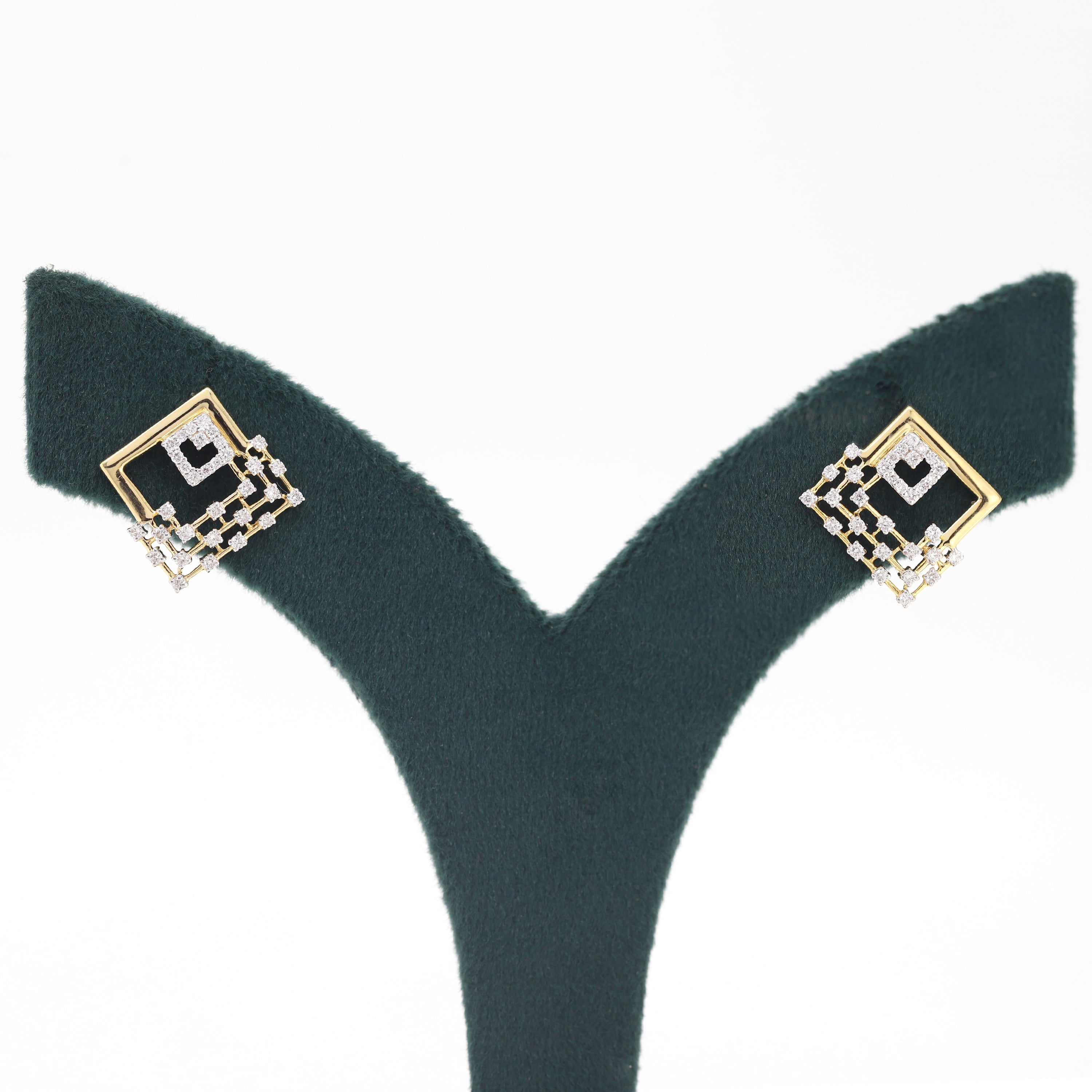 Geometric Floral Fusion – Yellow Gold Round Diamond Jewelry Set