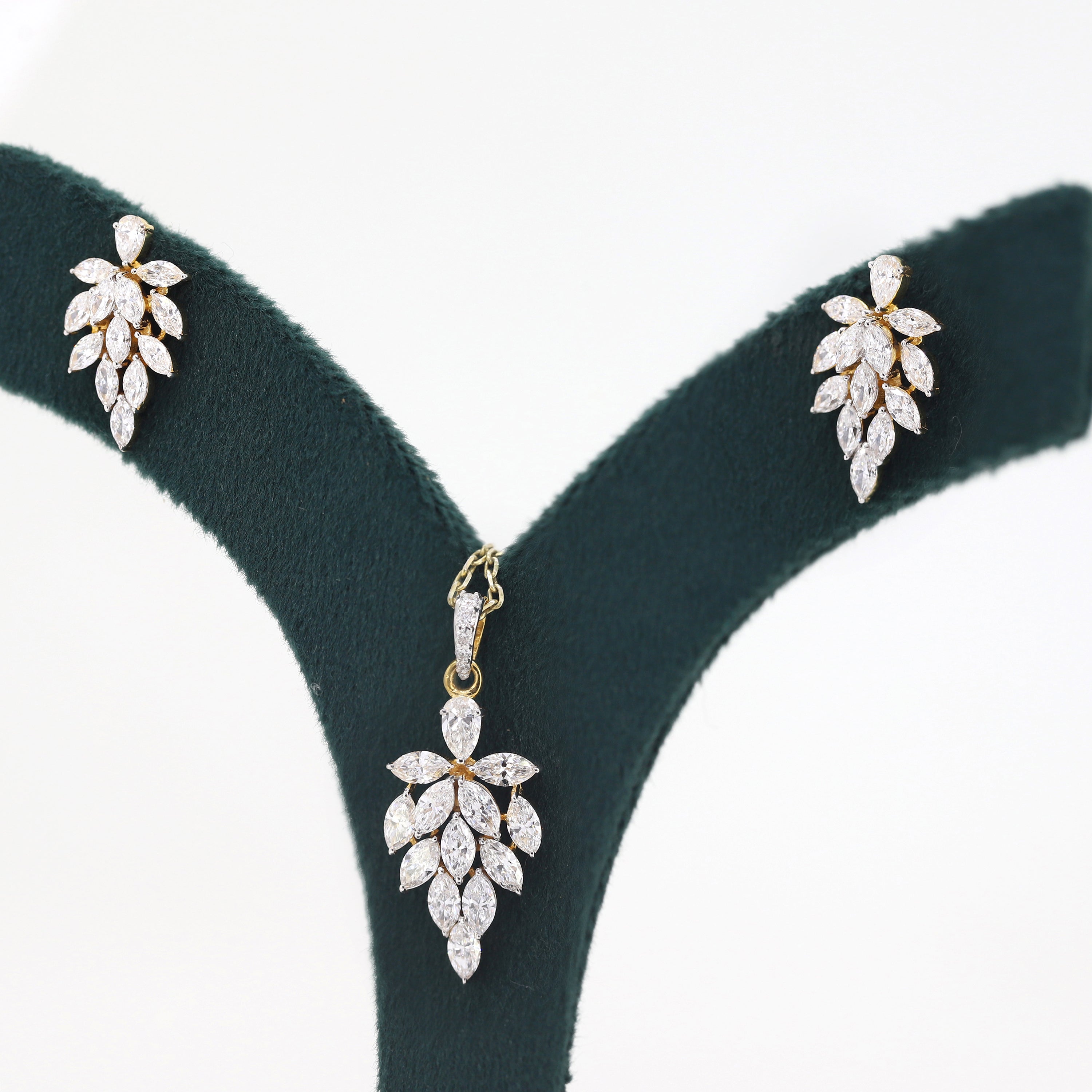 Pure Glow Round Diamond Pendant in Yellow Gold