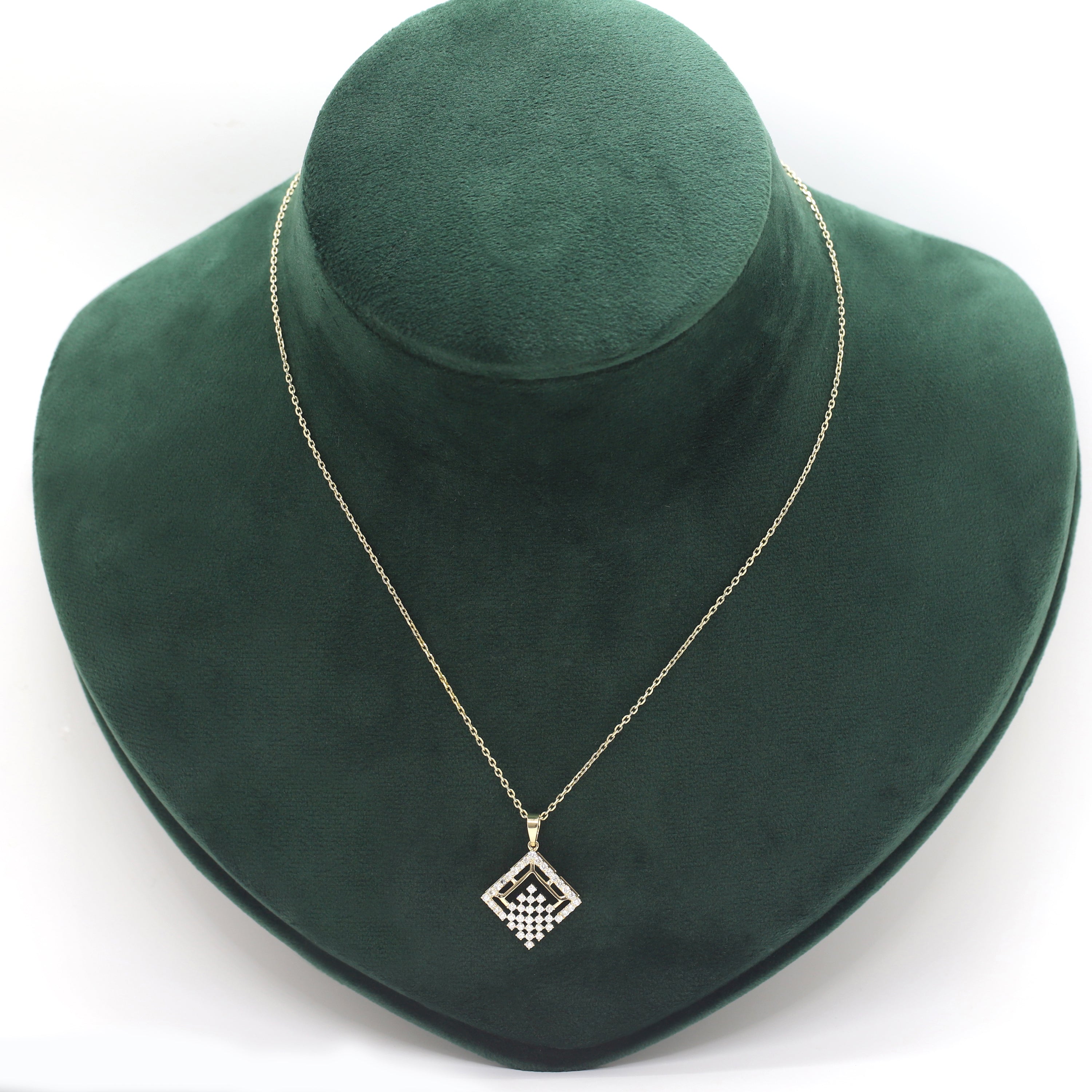 Luminous Charm Round Diamond Pendant in Yellow Gold