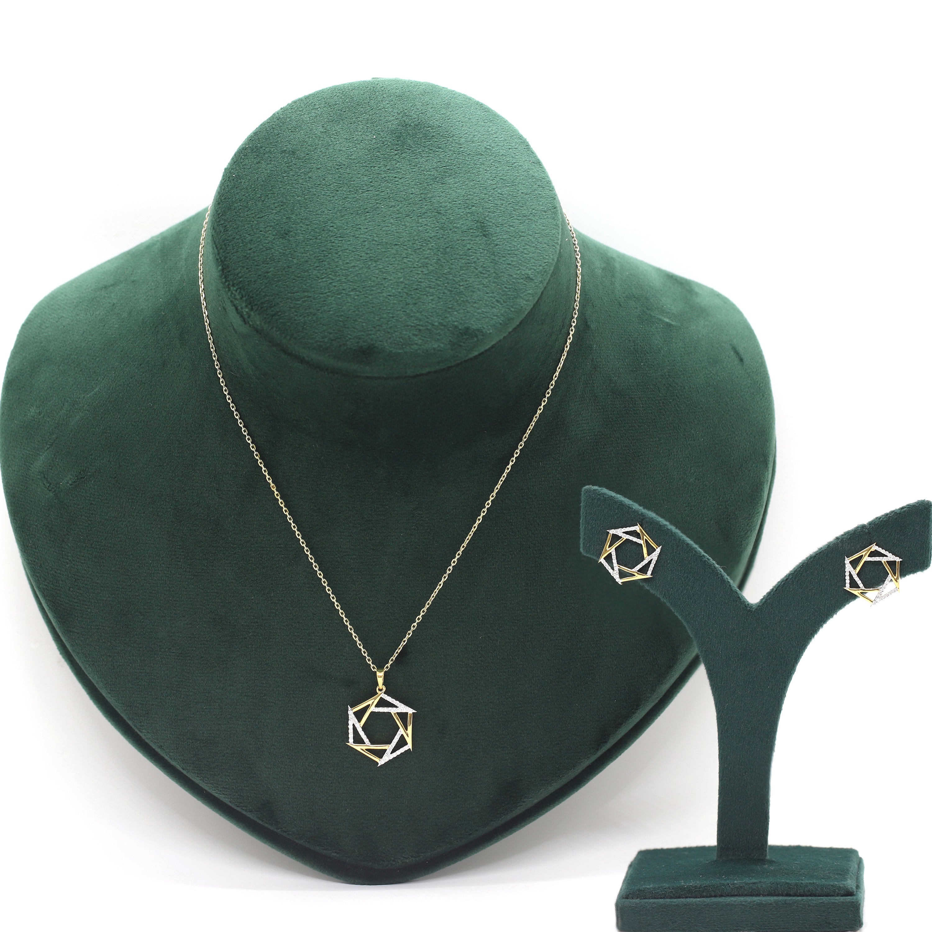 Dazzling Bloom – Yellow Gold Cluster Diamond Jewelry Set