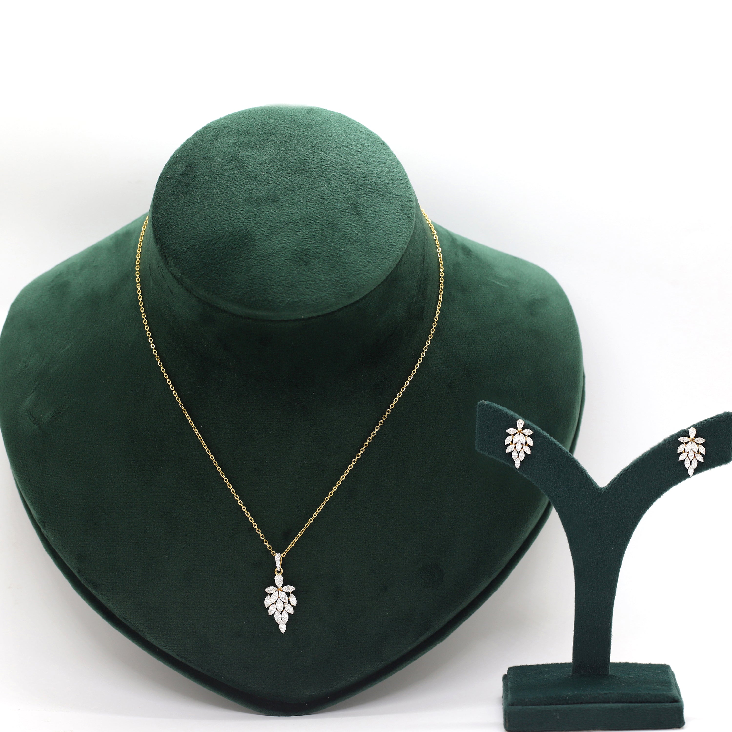 Pure Glow Round Diamond Pendant in Yellow Gold