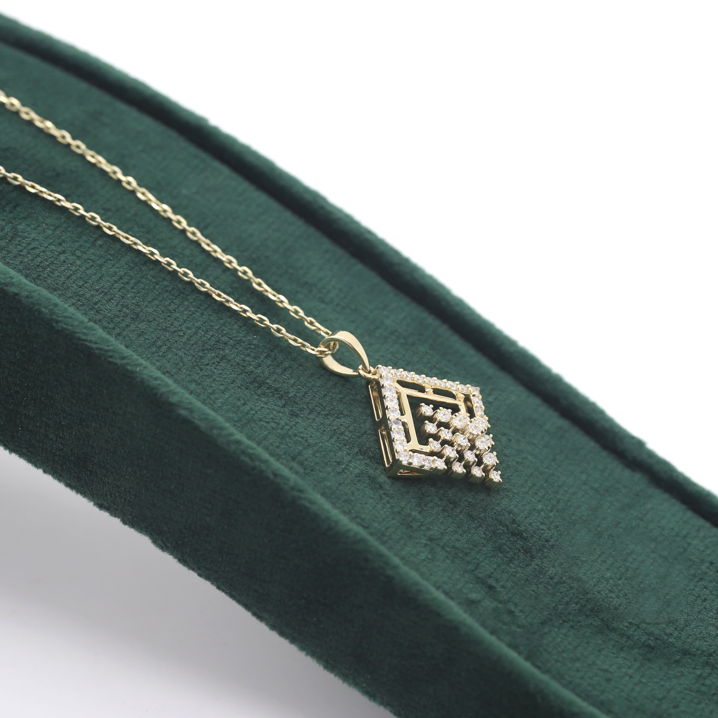 Luminous Charm Round Diamond Pendant in Yellow Gold